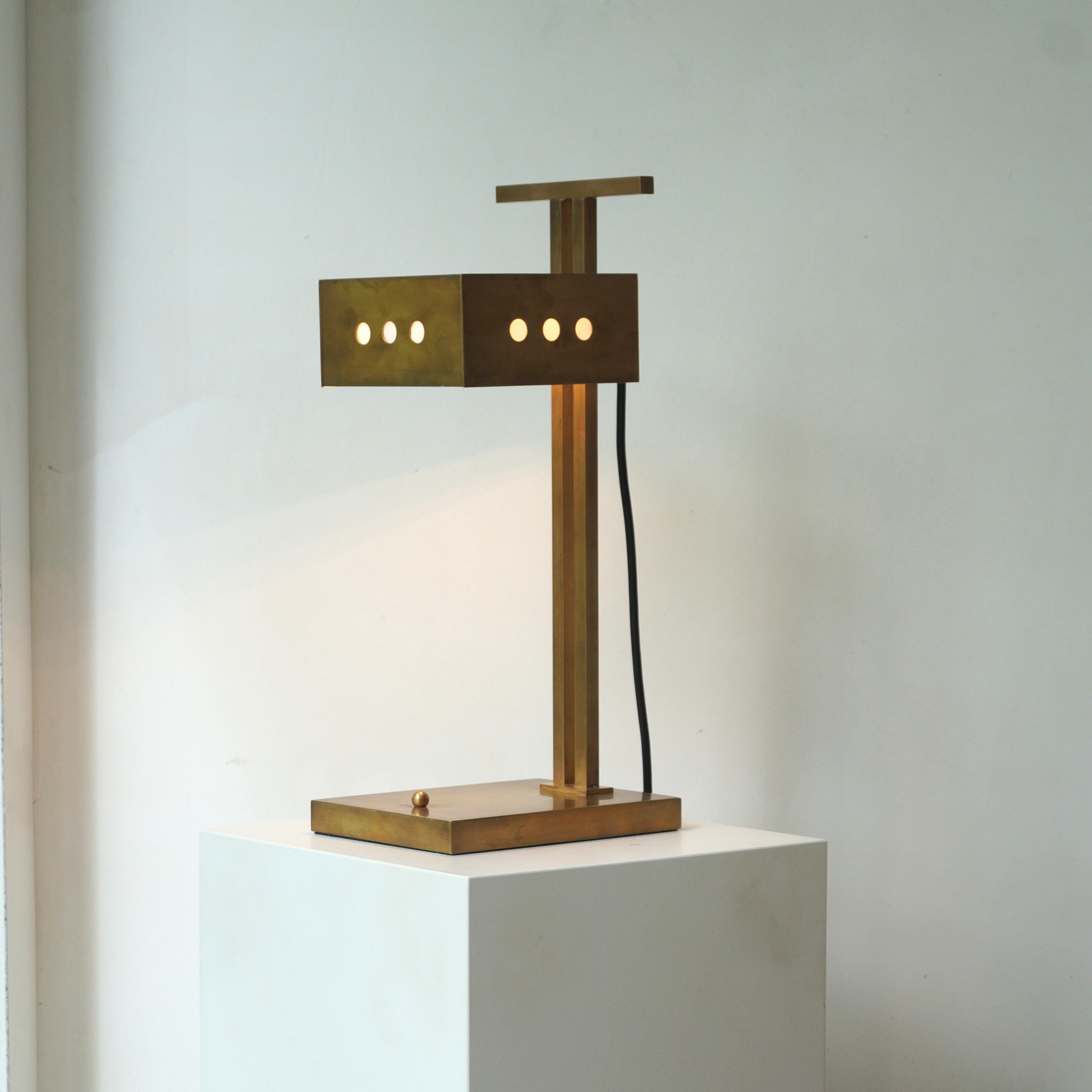 Lampada da scrivania modernista su disegno Bauhaus di Marcel Breuer, anni '70 3
