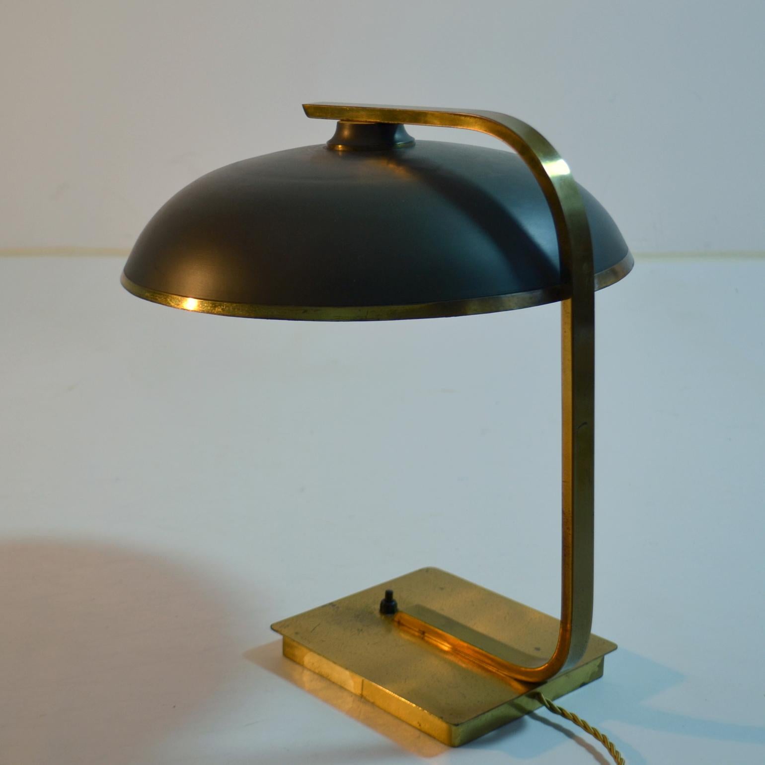 Modernistische Schreibtischlampe Messing 1950er Jahre  (Moderne der Mitte des Jahrhunderts) im Angebot