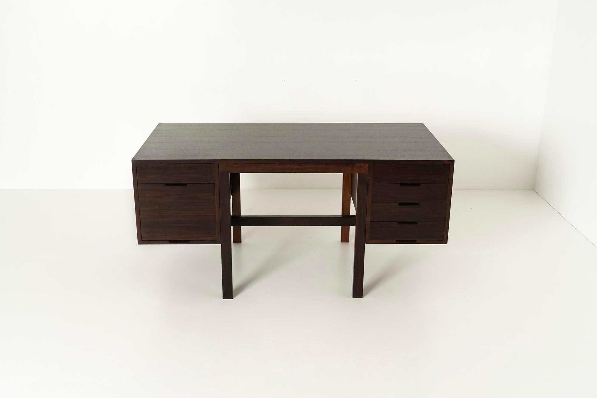 Intriguing modernist desk model ‘Canaan’ by Marcel Breuer for Gavina. This desk is a beautiful modernist design piece in which Breuer's Bauhaus influences can of course be seen. We also see features of constructivism in this intriguing desk. For