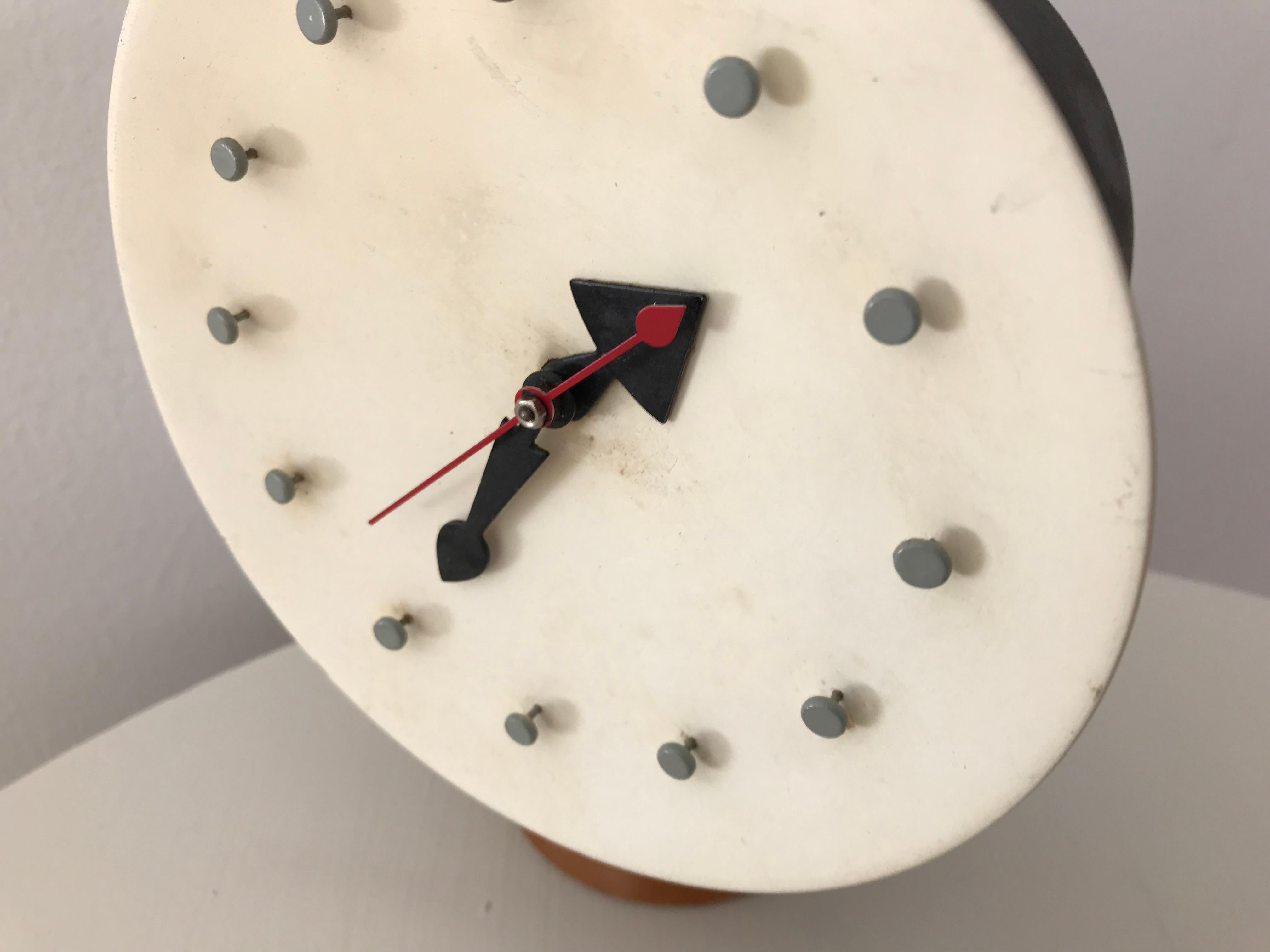 Modernist Desk Table Clock by George Nelson and Irving Harper for Howard Miller In Fair Condition In St.Petersburg, FL