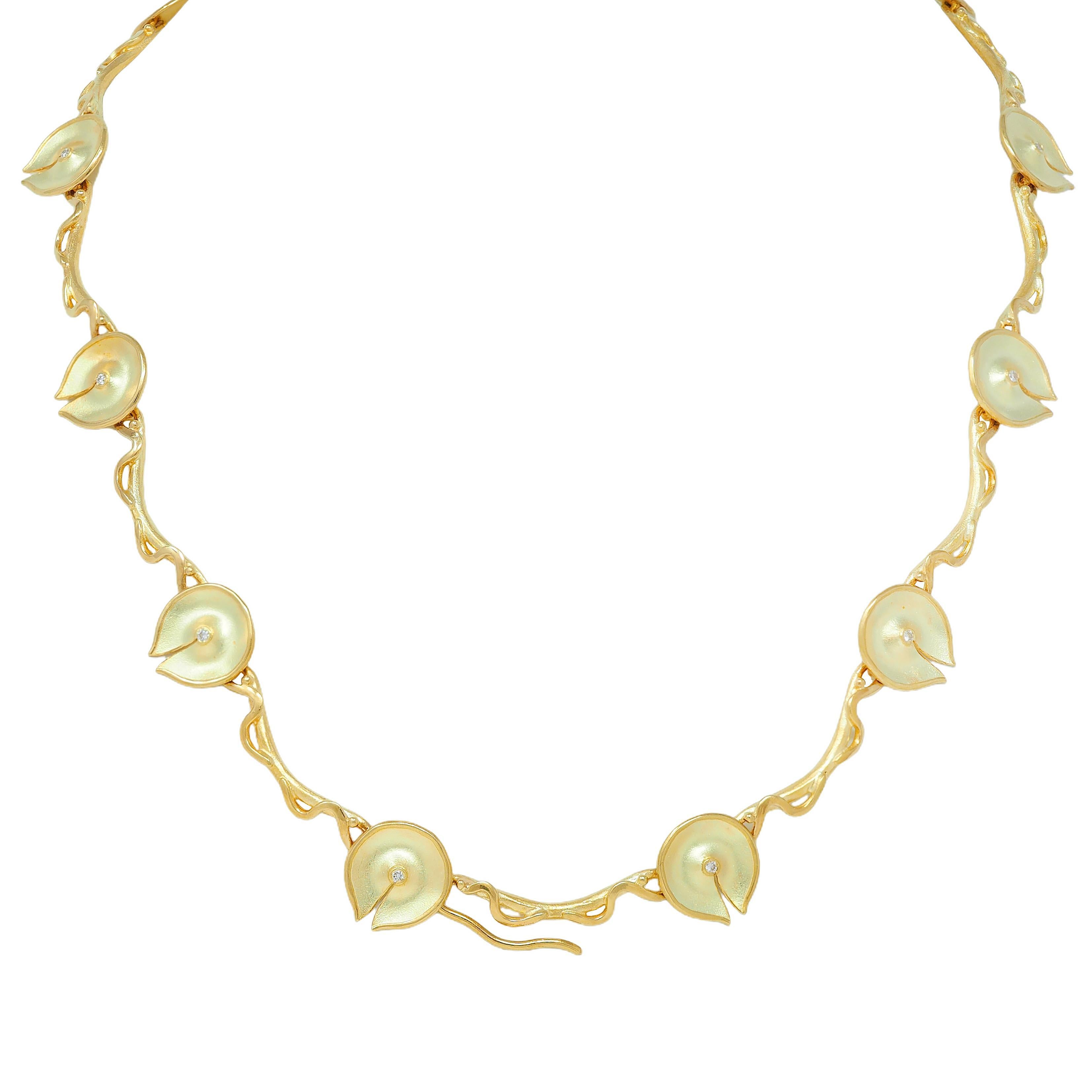 Collier moderne en or jaune 18 carats avec diamants et chaîne à nénuphars Vintage Excellent état - En vente à Philadelphia, PA
