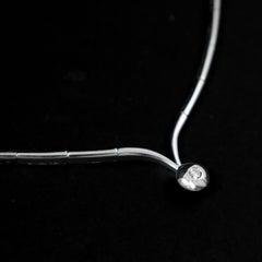 Collana modernista con diamanti a goccia in oro bianco 19,2 carati Fine XX secolo portoghese