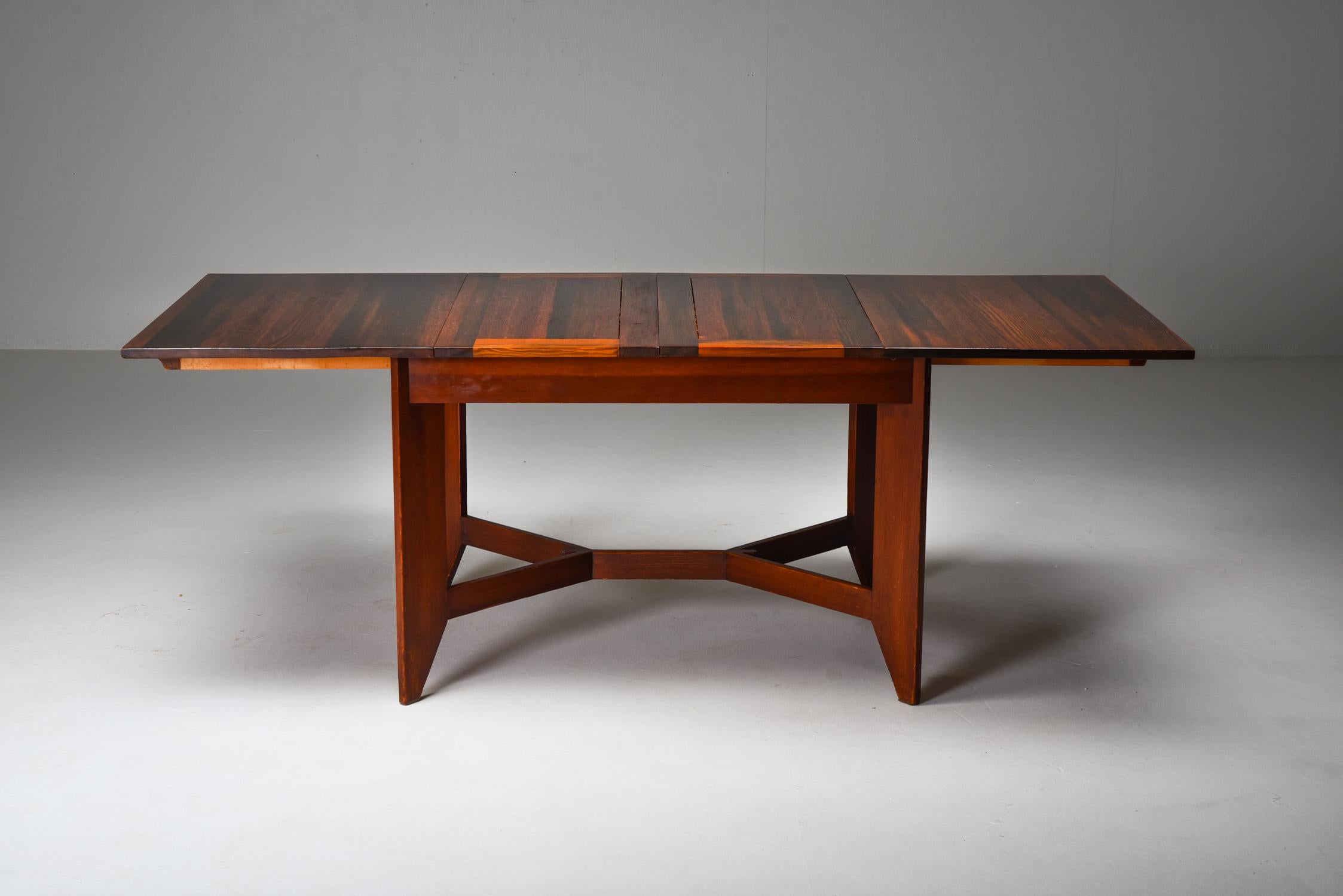 Modernist extendable dining table, Hendrik Wouda, H. Pander, Netherlands 1930

The table has two extension leafs.
width varies from 118 cm to 206 cm 

The Interbellum, the period between the two World Wars, was a time when culture Dutch