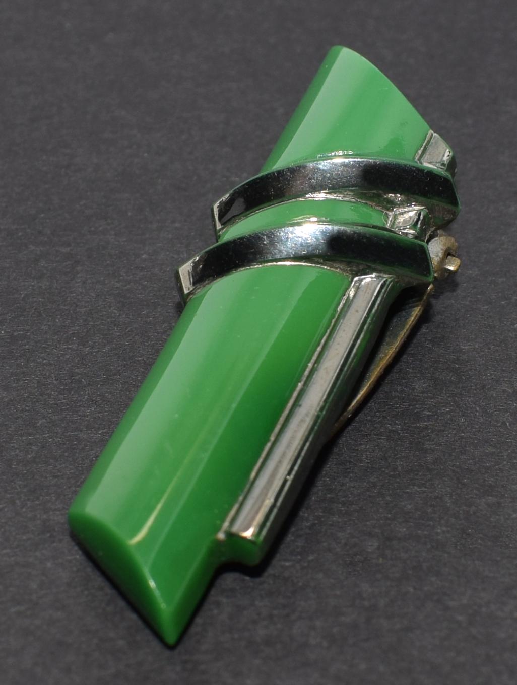 For your consideration is this very stylish Modernist Dress Clip by Jakob Bengel. Dating to the 1930's this is a very innovative and individual piece of jewellery, aesthetically characterised by the lightness in the design. Features a green Galalith