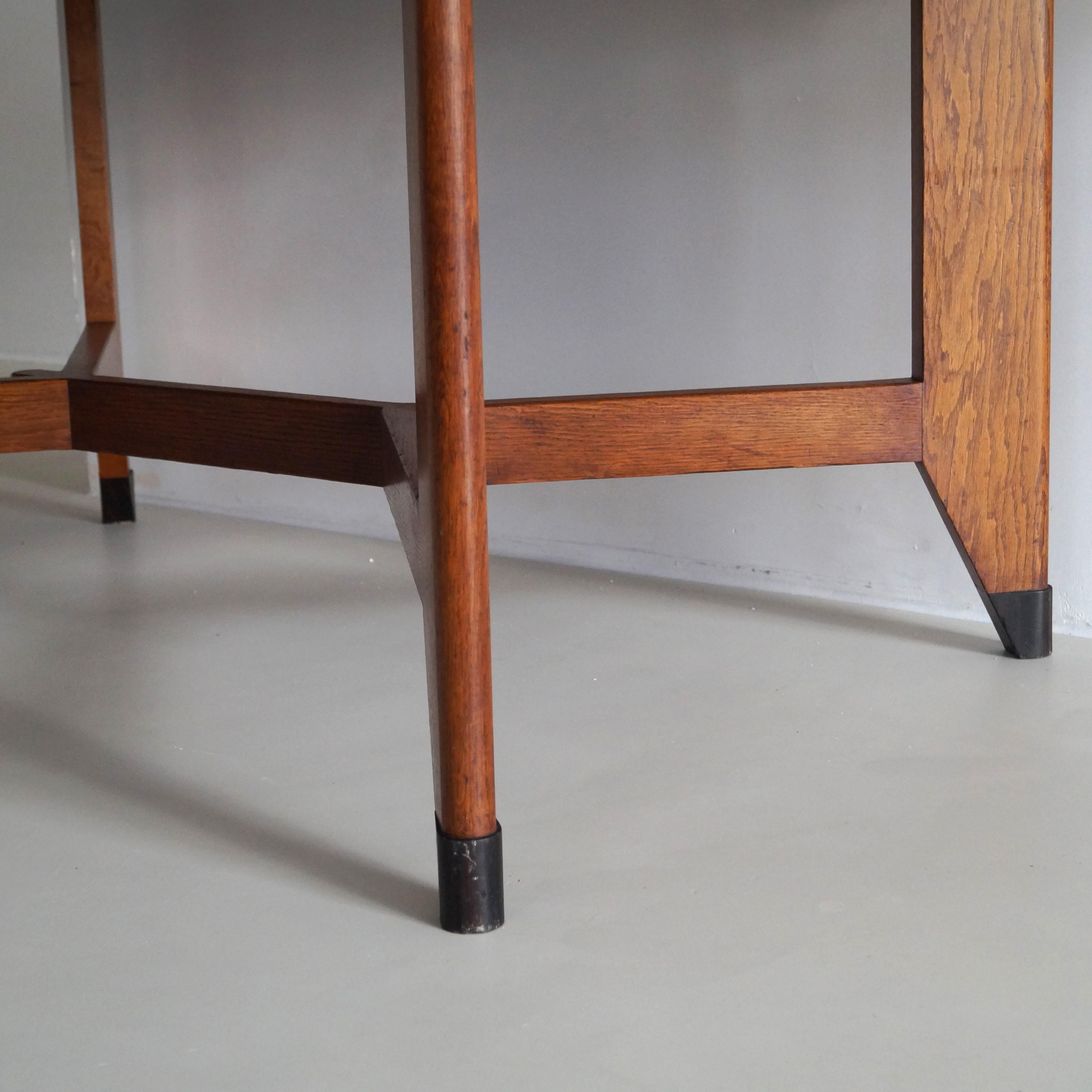 Modernist Dutch Art Deco dining table by Hendrik Wouda for Pander, 1920s For Sale 5