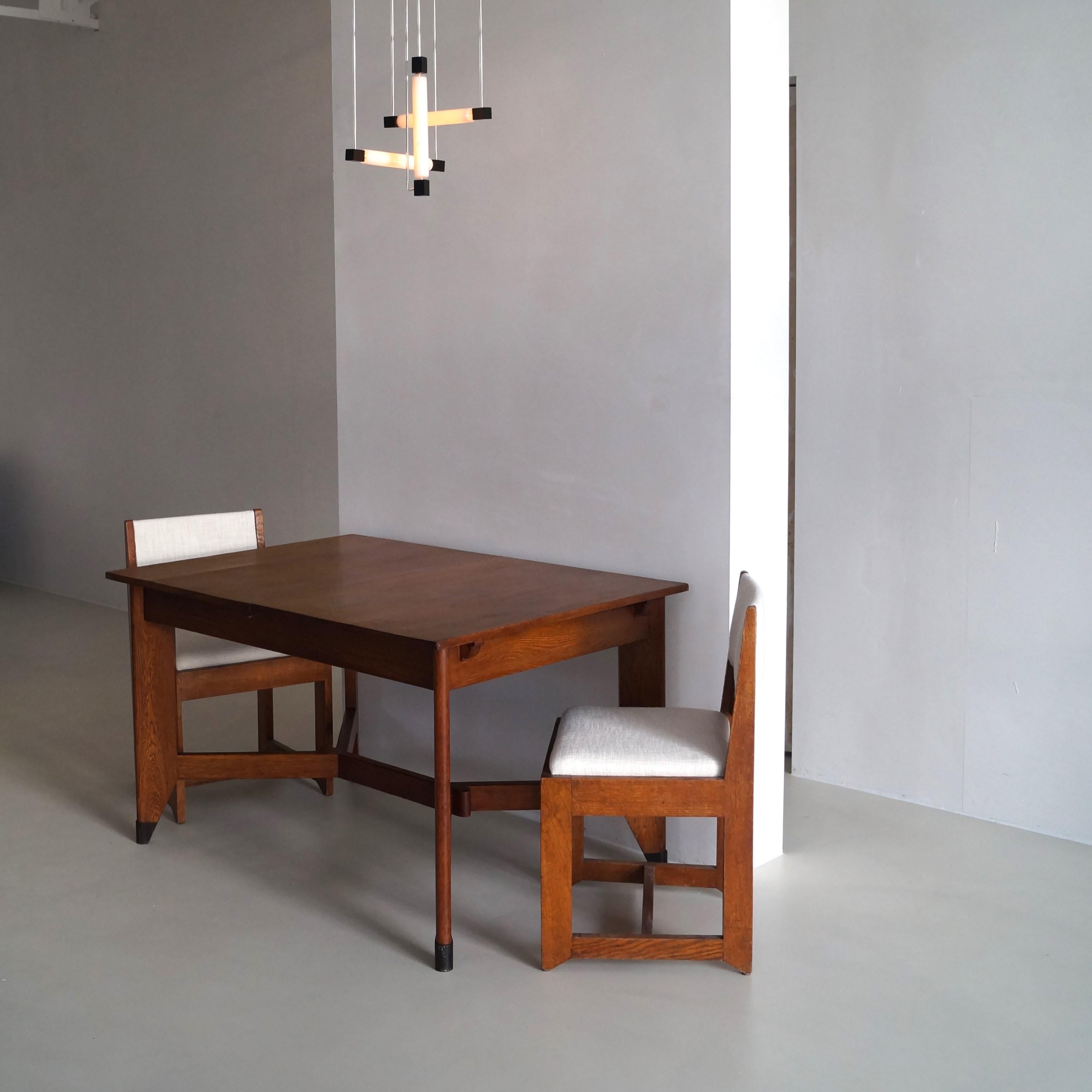 Early 20th Century Modernist Dutch Art Deco dining table by Hendrik Wouda for Pander, 1920s For Sale