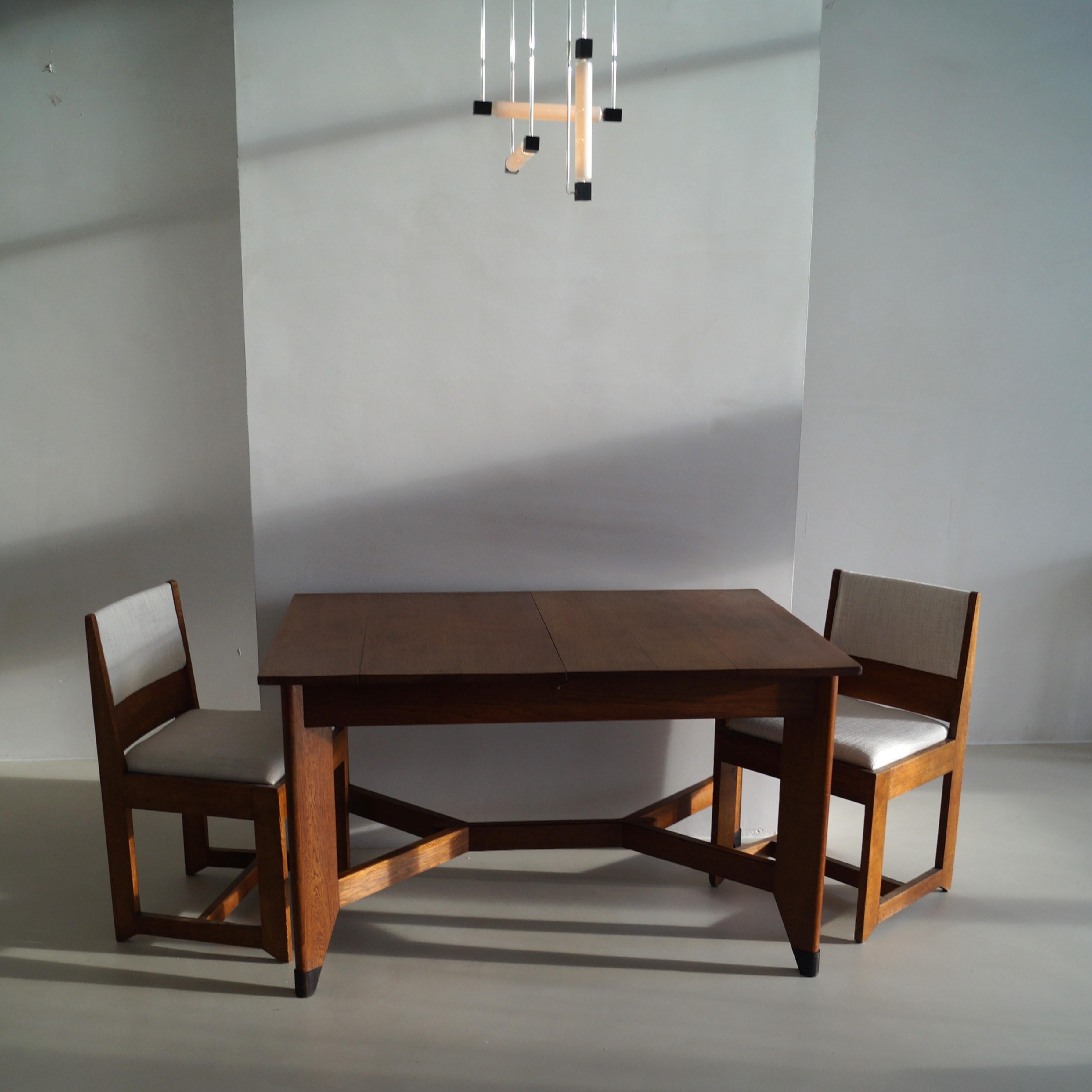 Oak Modernist Dutch Art Deco dining table by Hendrik Wouda for Pander, 1920s For Sale