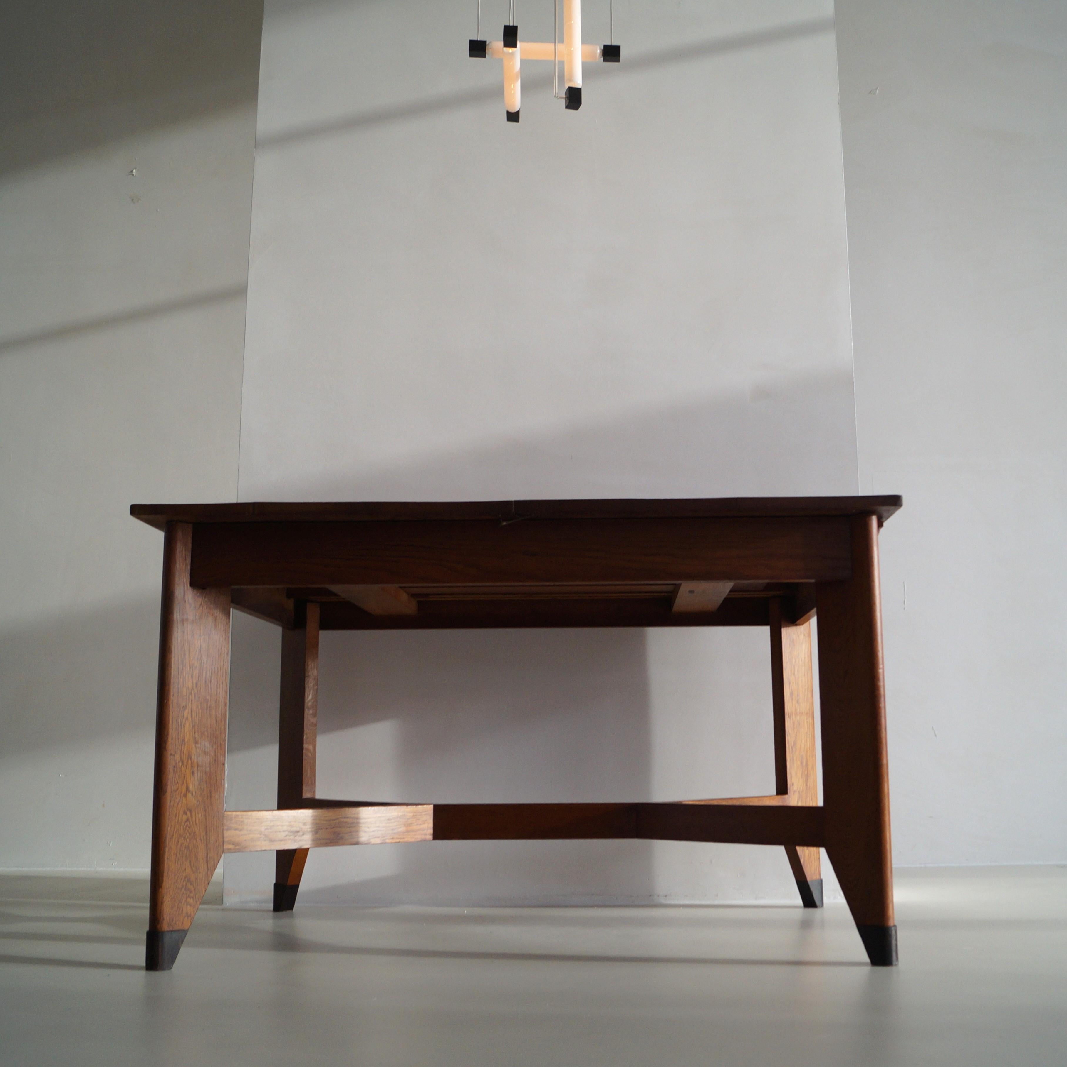 Modernist Dutch Art Deco dining table by Hendrik Wouda for Pander, 1920s For Sale 1