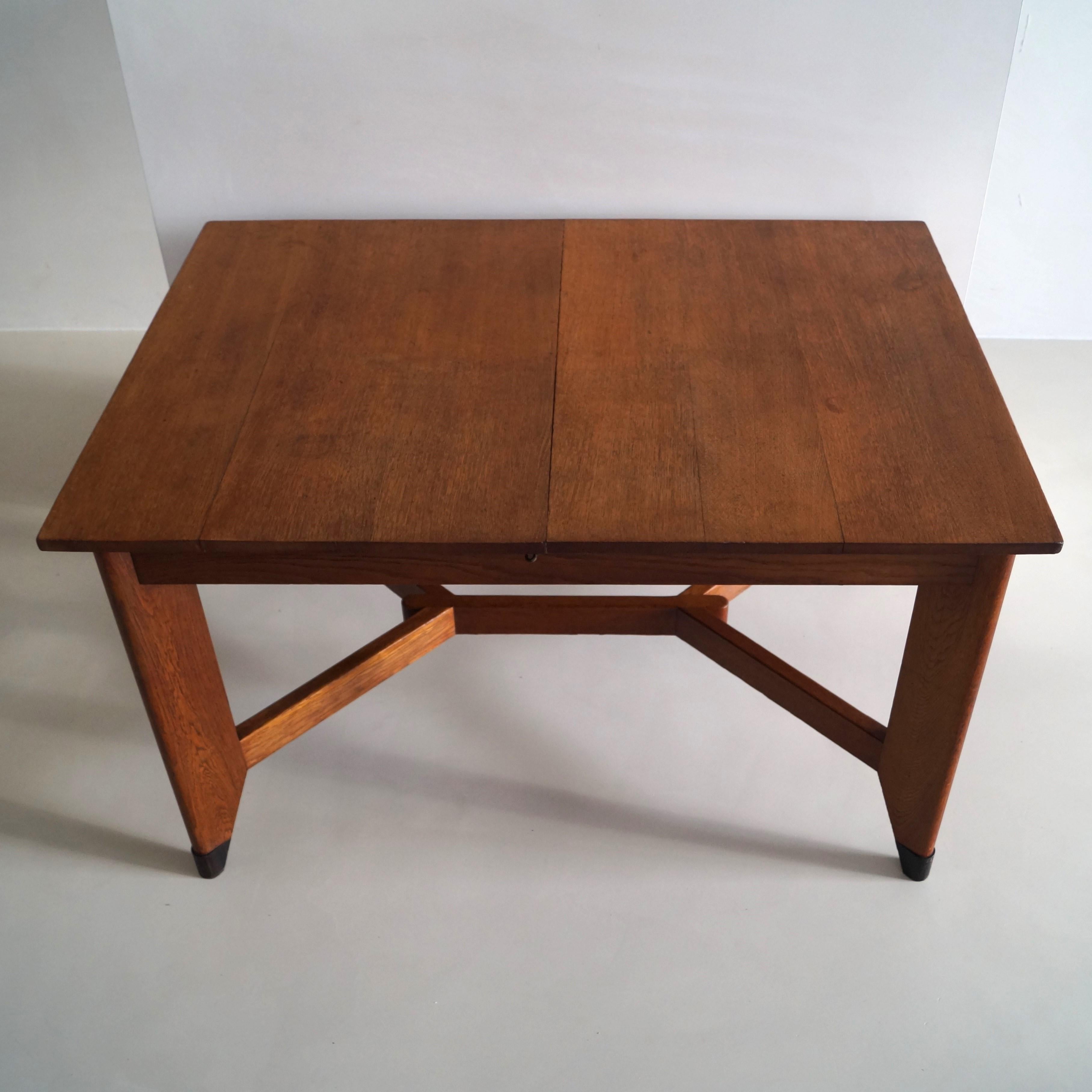 Modernist Dutch Art Deco dining table by Hendrik Wouda for Pander, 1920s For Sale 2
