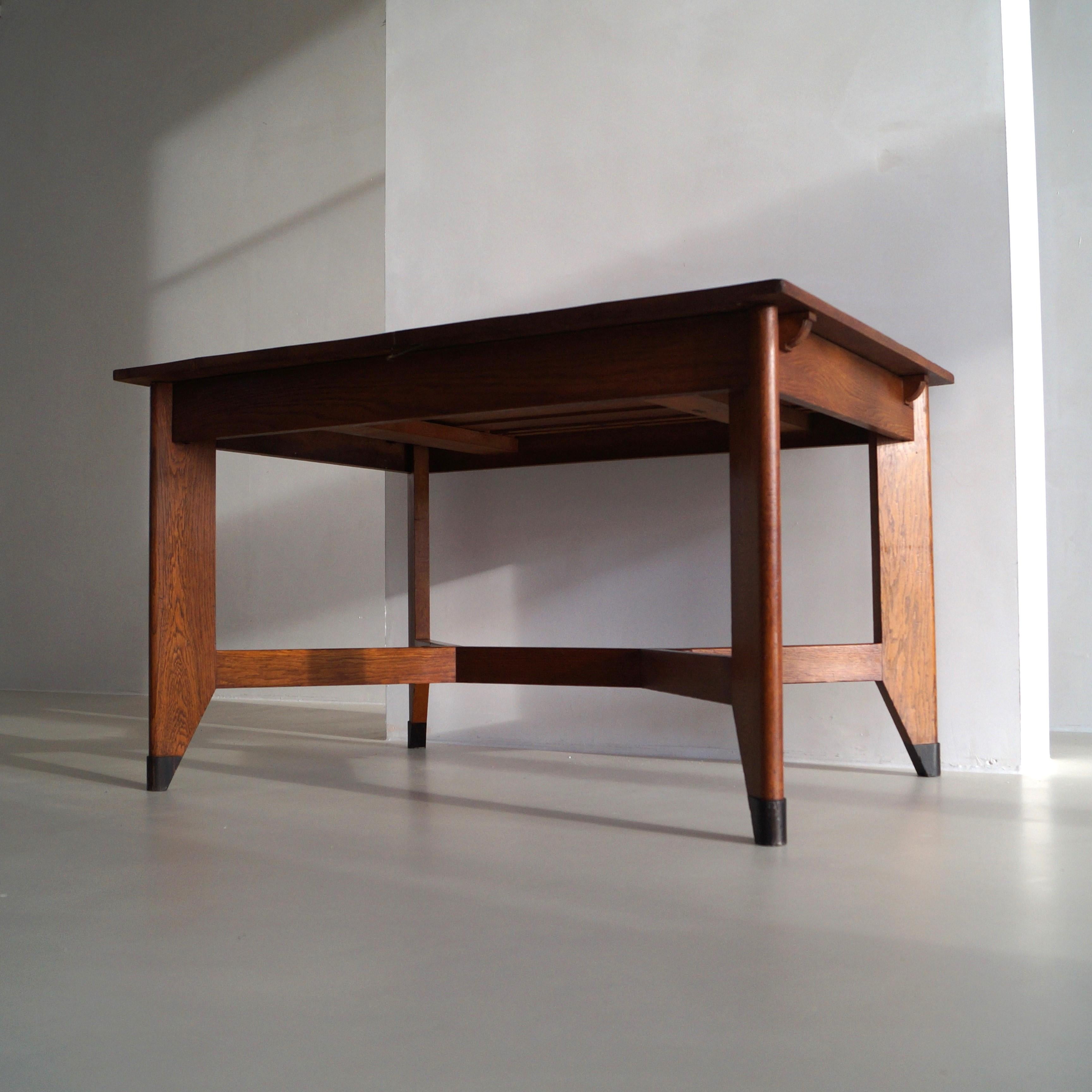 Modernist Dutch Art Deco dining table by Hendrik Wouda for Pander, 1920s For Sale 3
