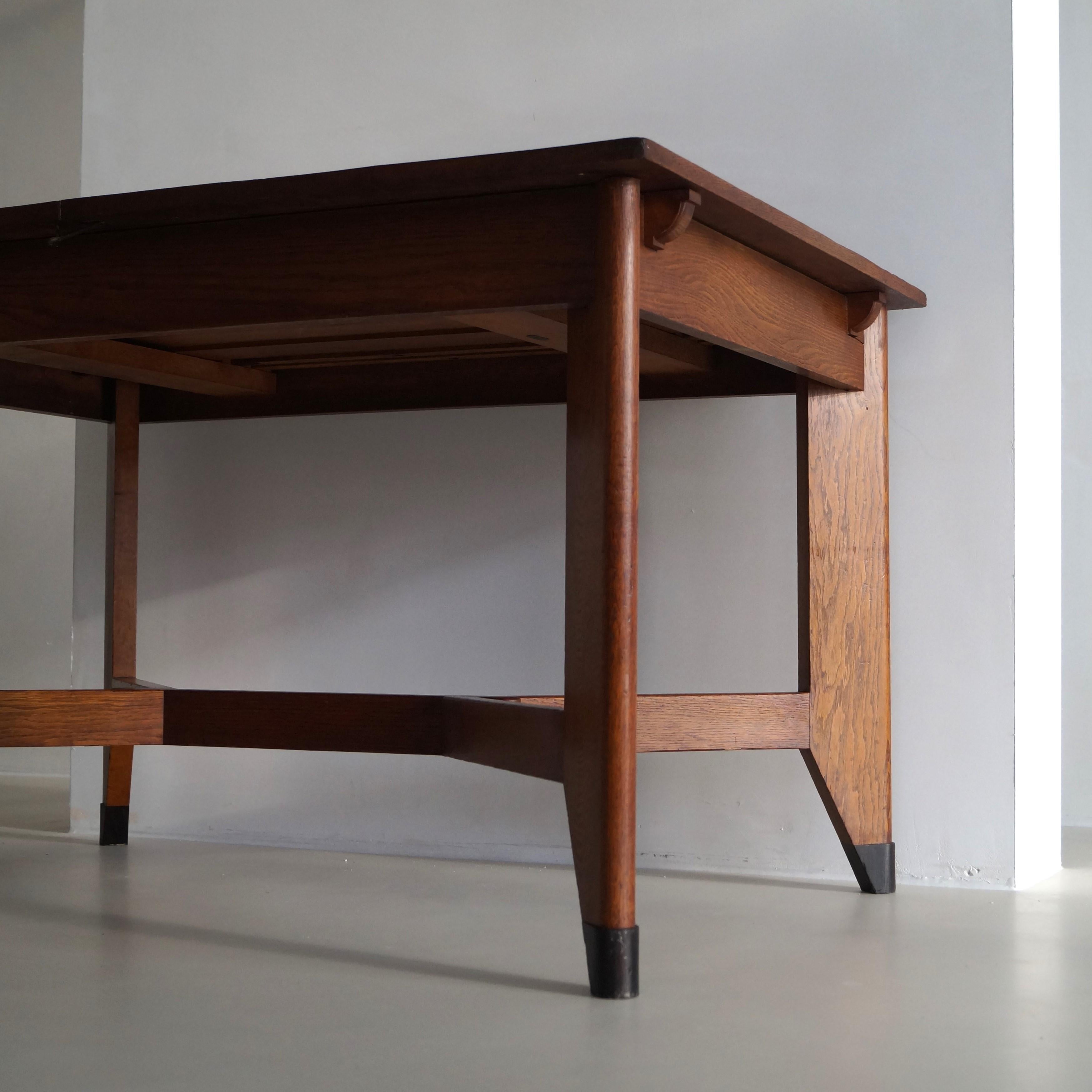 Modernist Dutch Art Deco dining table by Hendrik Wouda for Pander, 1920s For Sale 4