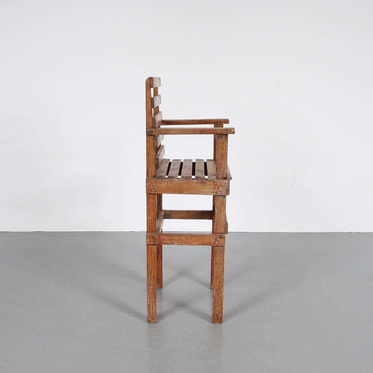 Modernist Dutch Children Chair in the Style of Gerrit Rietveld, circa 1950 In Good Condition In Barcelona, Barcelona
