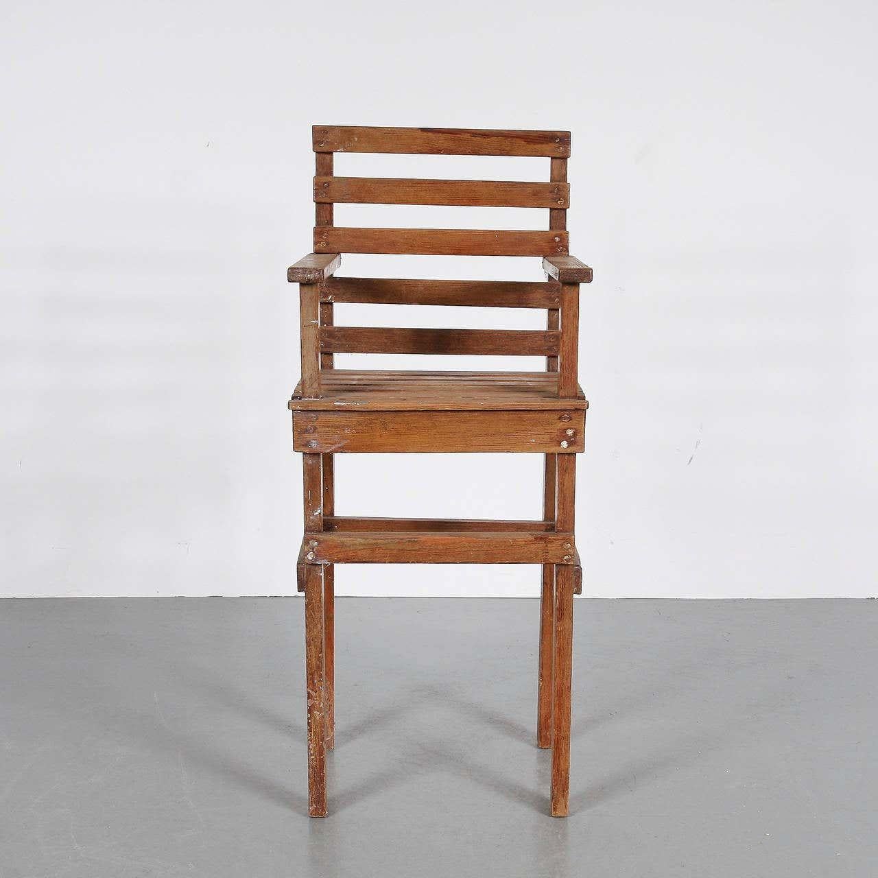 Modernist Dutch Children Chair in the Style of Gerrit Rietveld, circa 1950 1