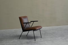 Modernistischer holländischer Loungesessel aus emailliertem Stahl und patiniertem braunem Leder 1950er Jahre