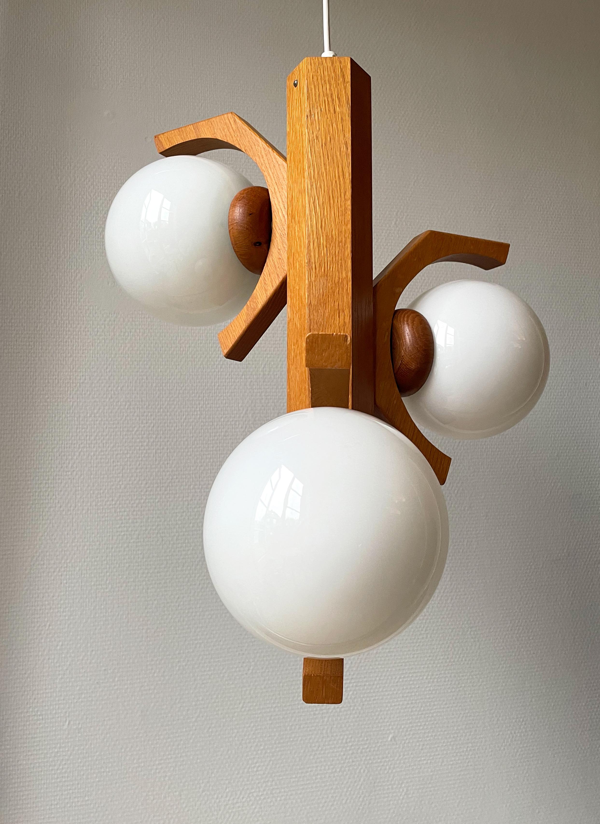 Mid-Century Modern Modernist Dutch Wooden Three Globe Chandelier by Bony Design, 1970s
