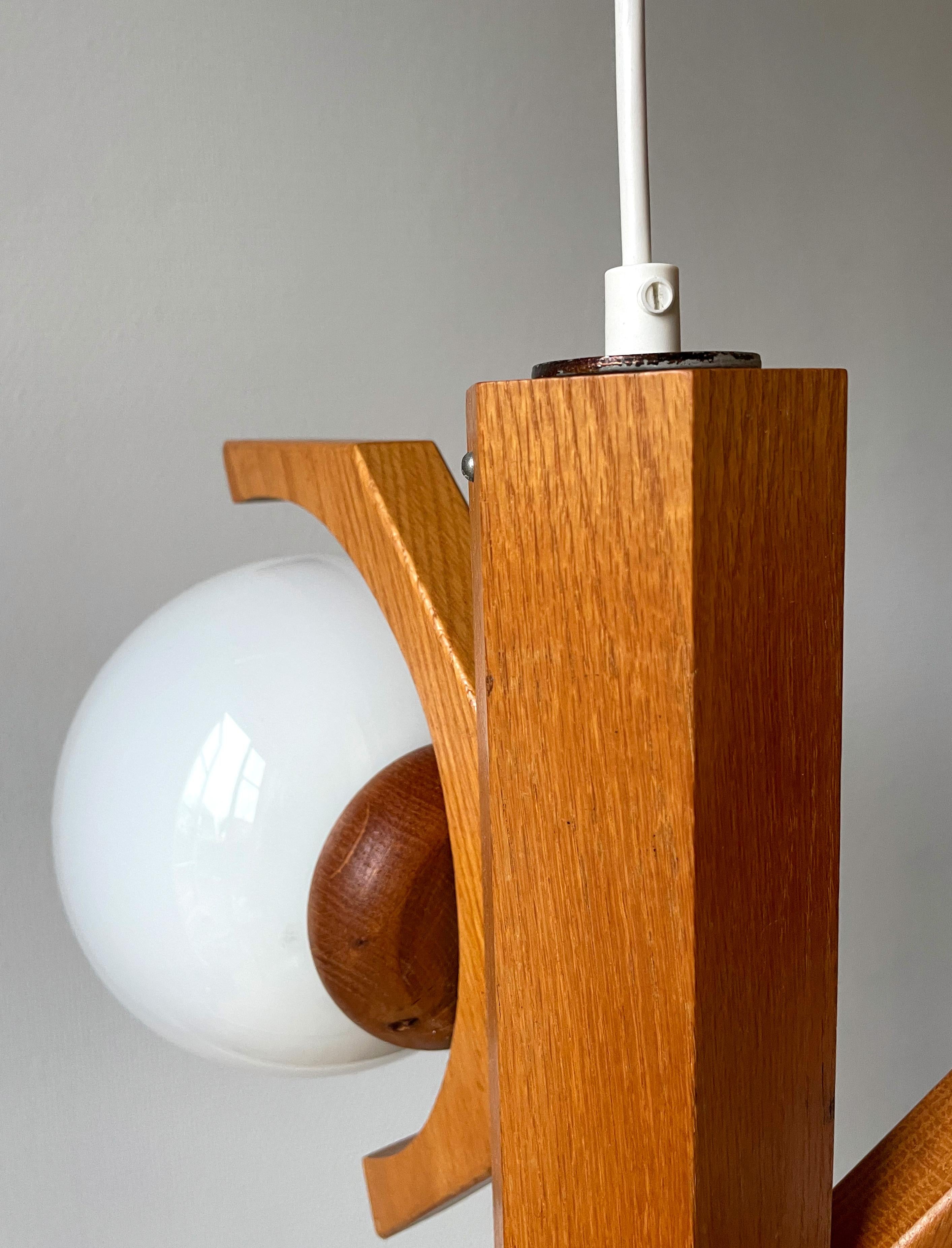 Modernist Dutch Wooden Three Globe Chandelier by Bony Design, 1970s In Good Condition In Copenhagen, DK