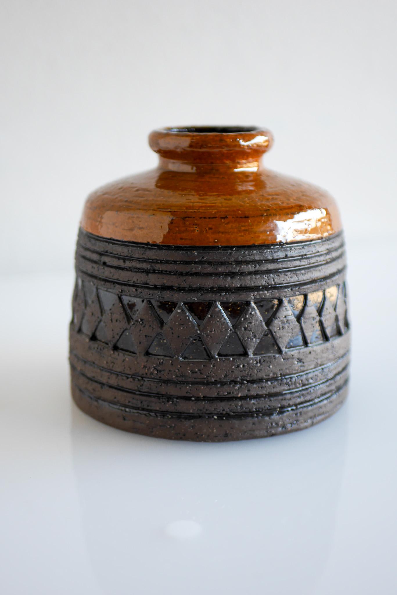 Mid-Century moderno Vaso modernista in terracotta di Inger Persson per Rörstrand, Svezia in vendita