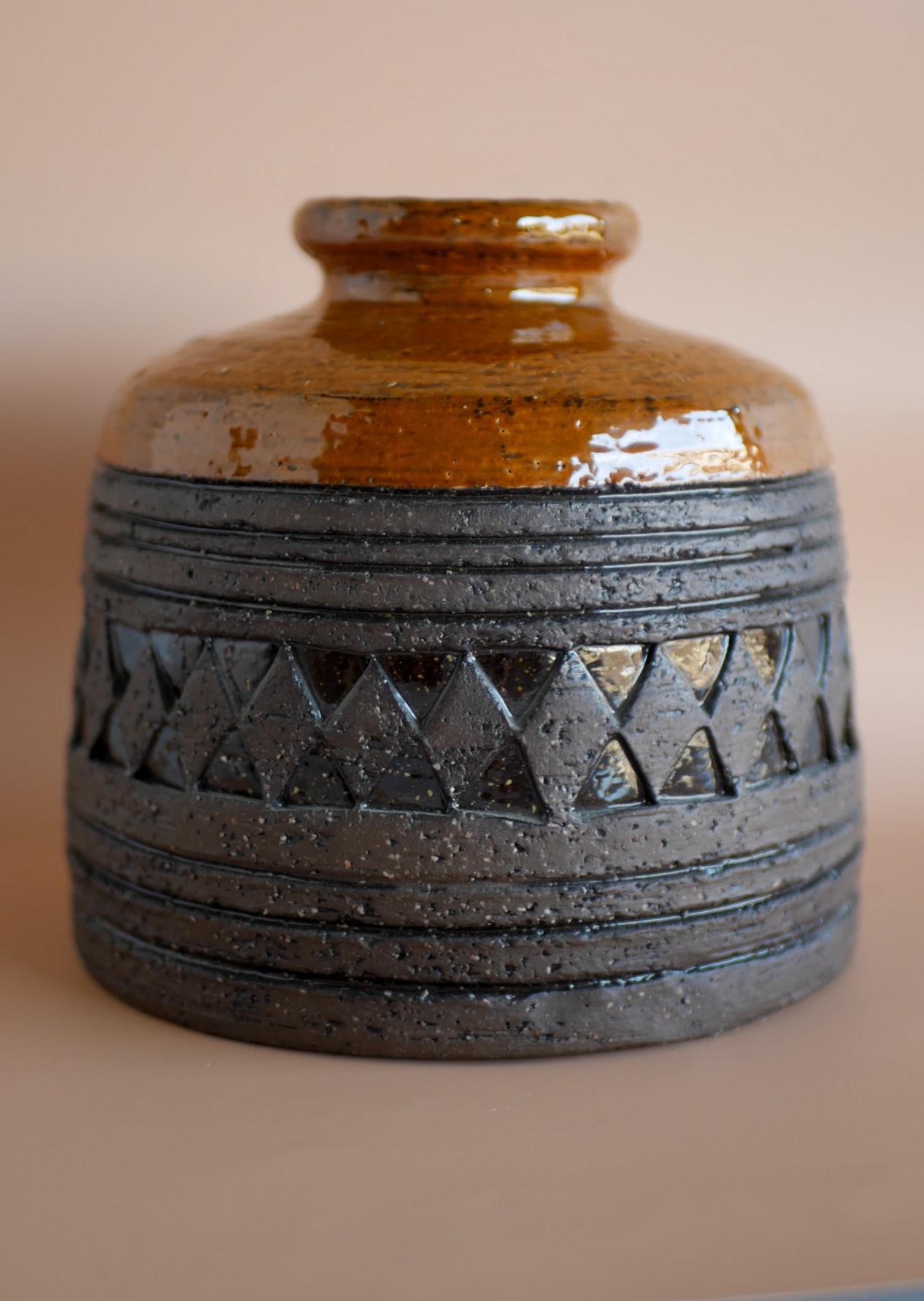 Vaso modernista in terracotta di Inger Persson per Rörstrand, Svezia In condizioni buone in vendita a Skarpnäck, SE