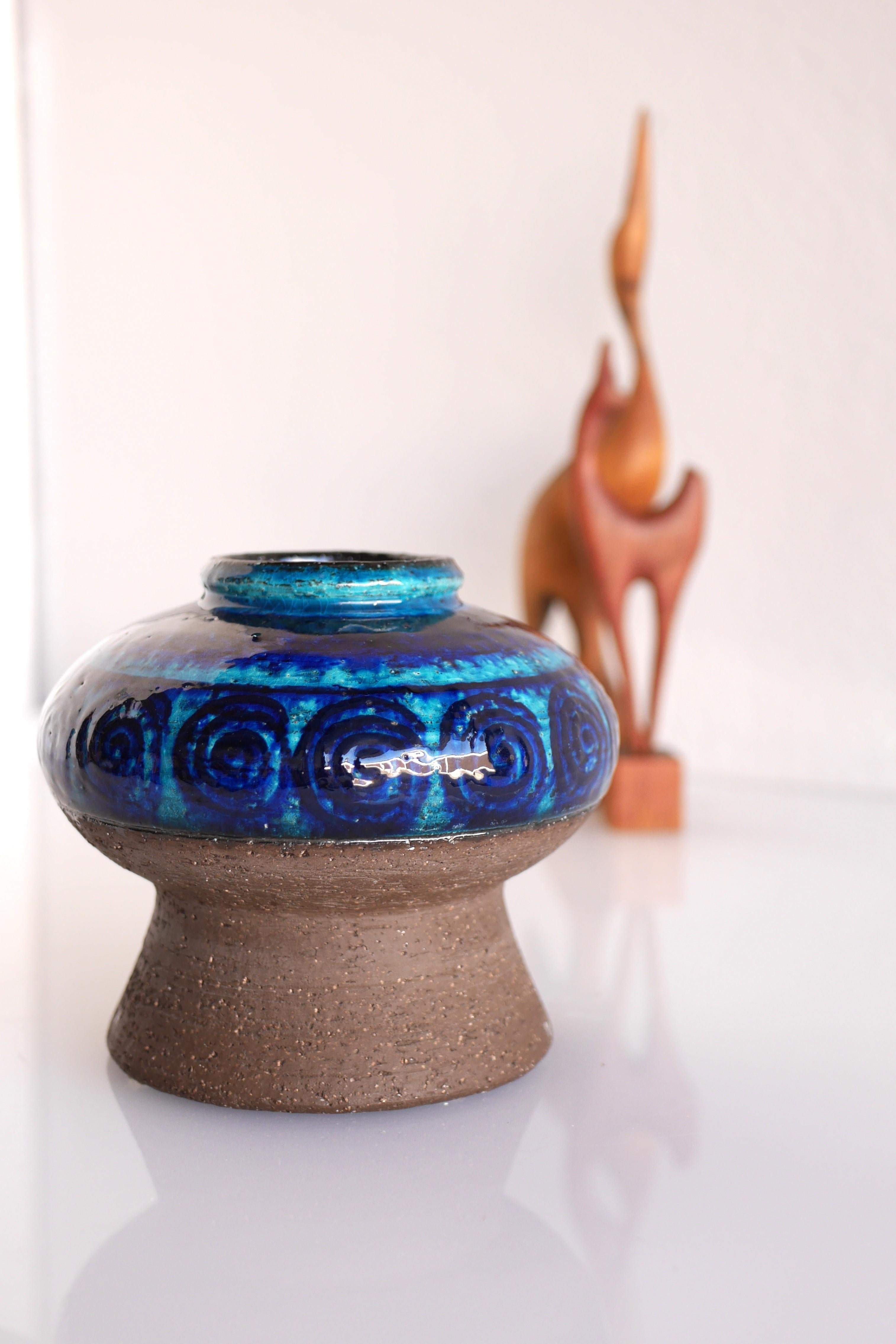 Milieu du XXe siècle Vase moderniste en faïence d'Inger Persson pour Rörstrand, Suède en vente