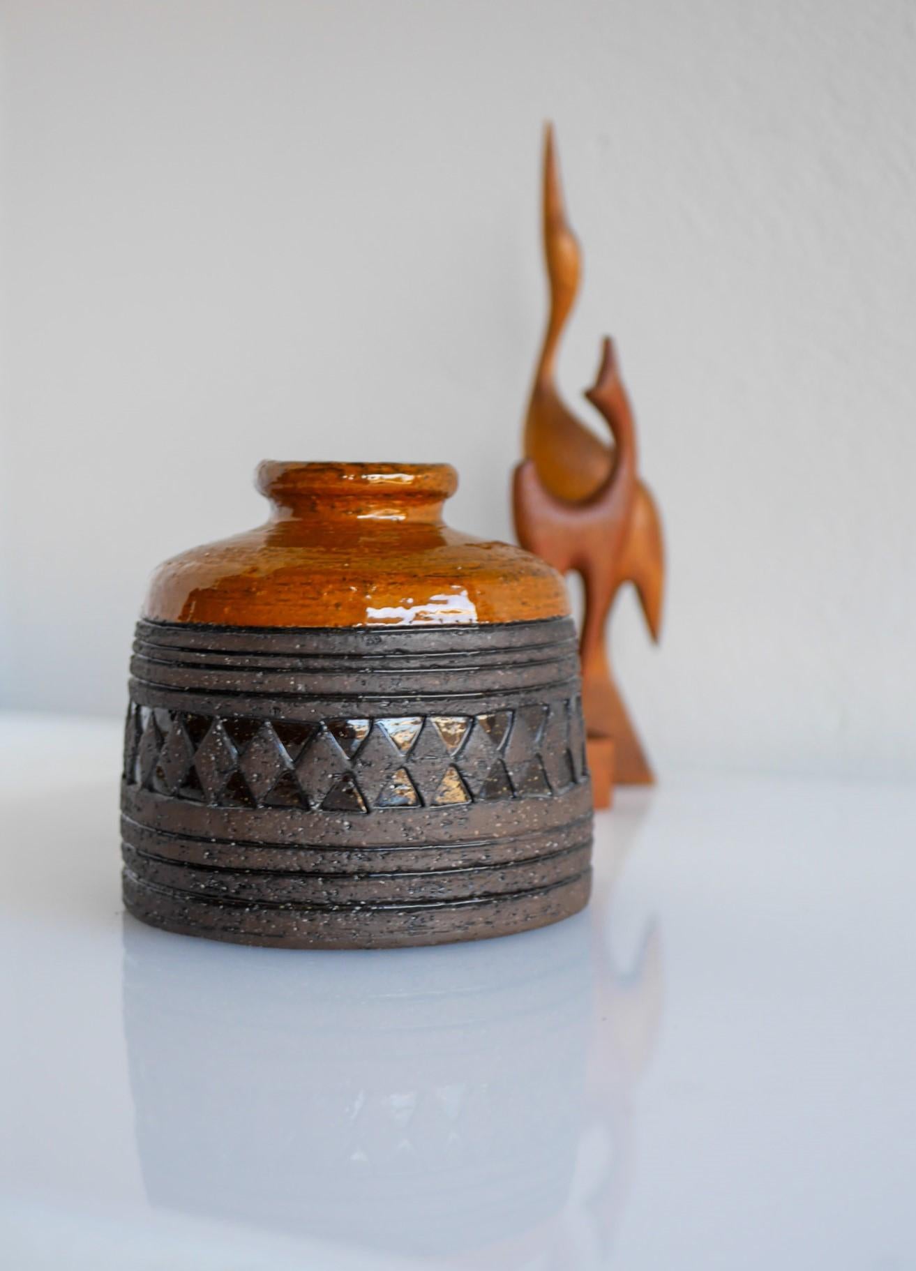 Metà XX secolo Vaso modernista in terracotta di Inger Persson per Rörstrand, Svezia in vendita