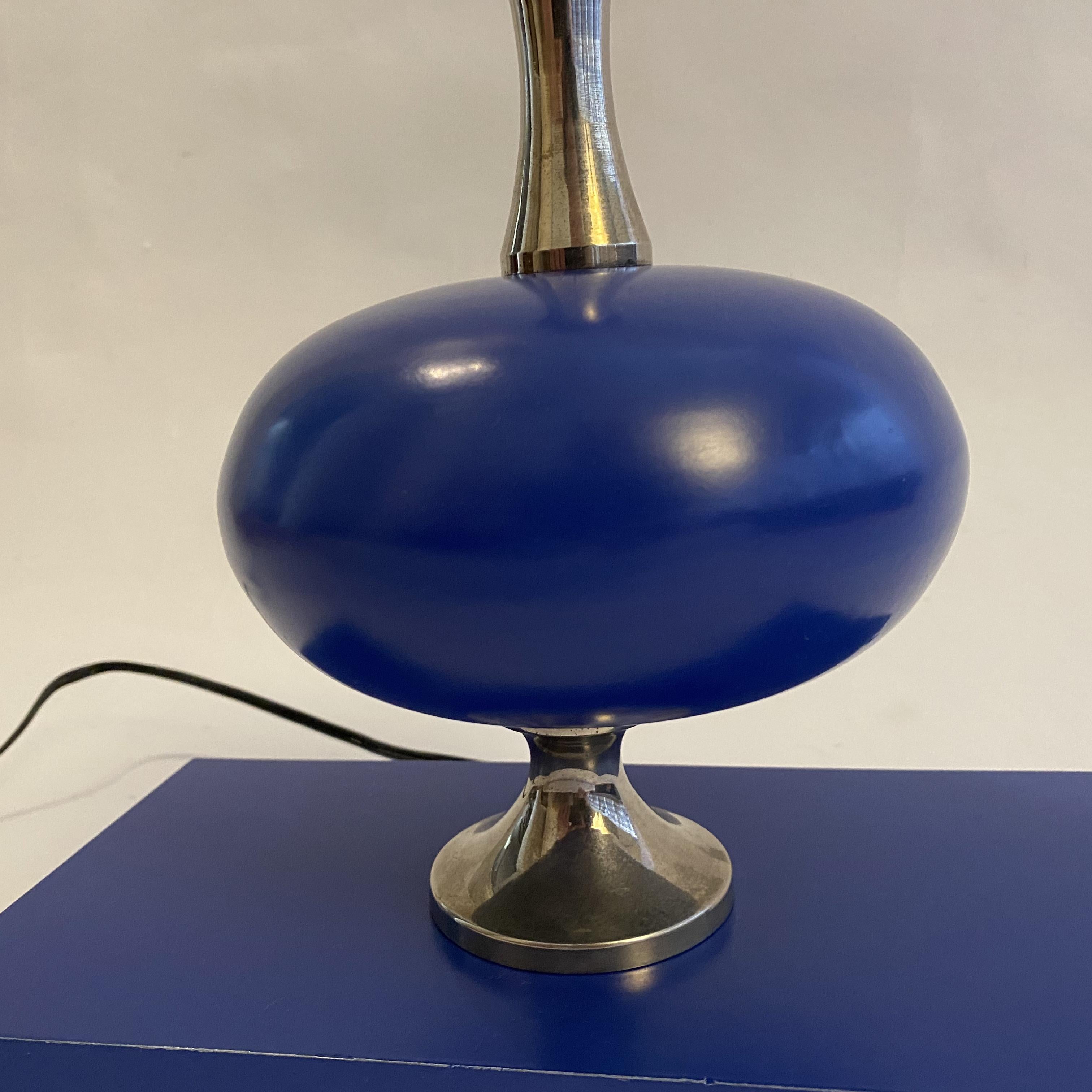 Modernist Egg-Shaped Table Lamp in Lacquered Steel by Philippe Barbier, 1960s In Good Condition In Lille, FR