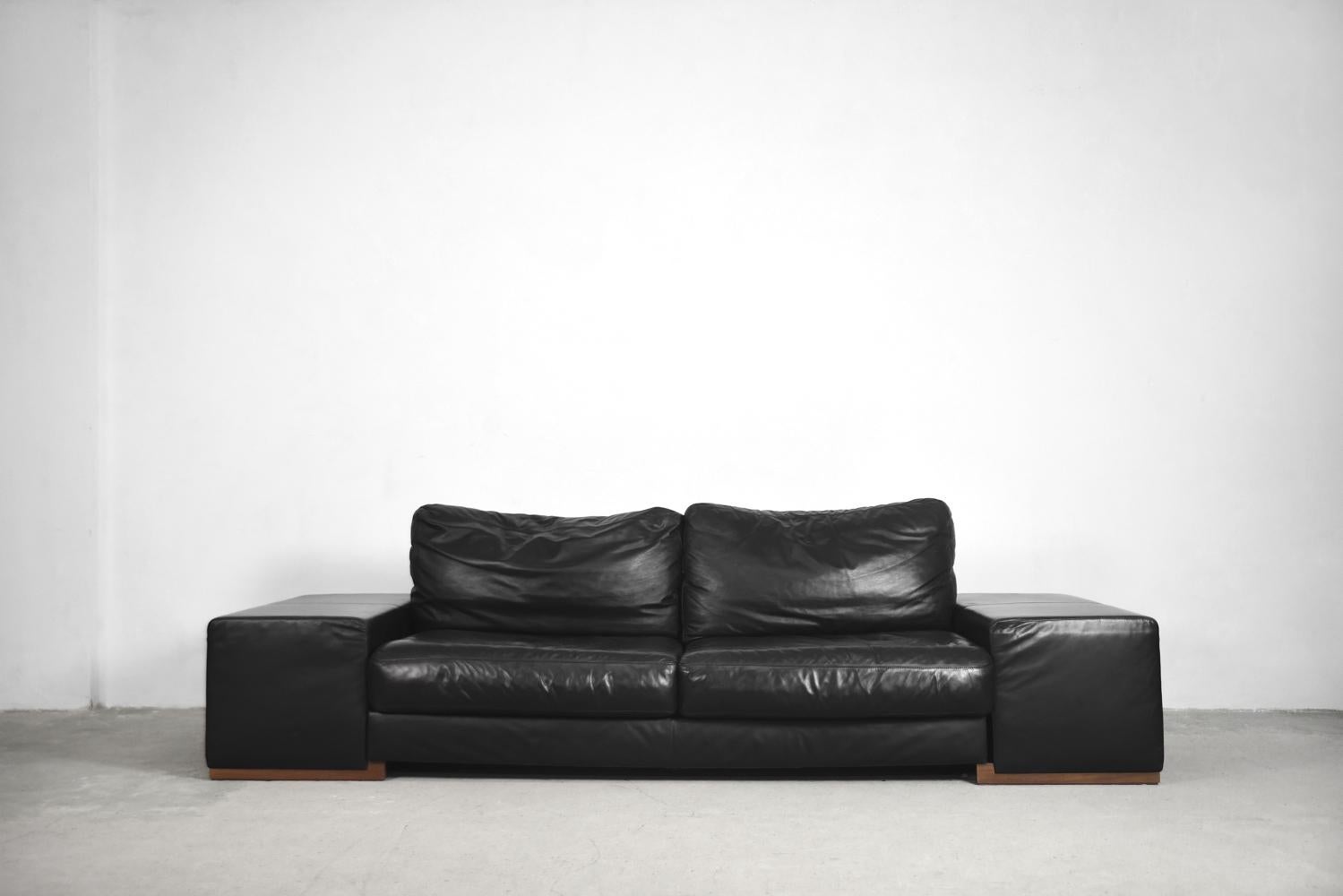 20th Century Modernist Elegant Black Leather Italian Sofa with Modules by Natuzzi For Sale