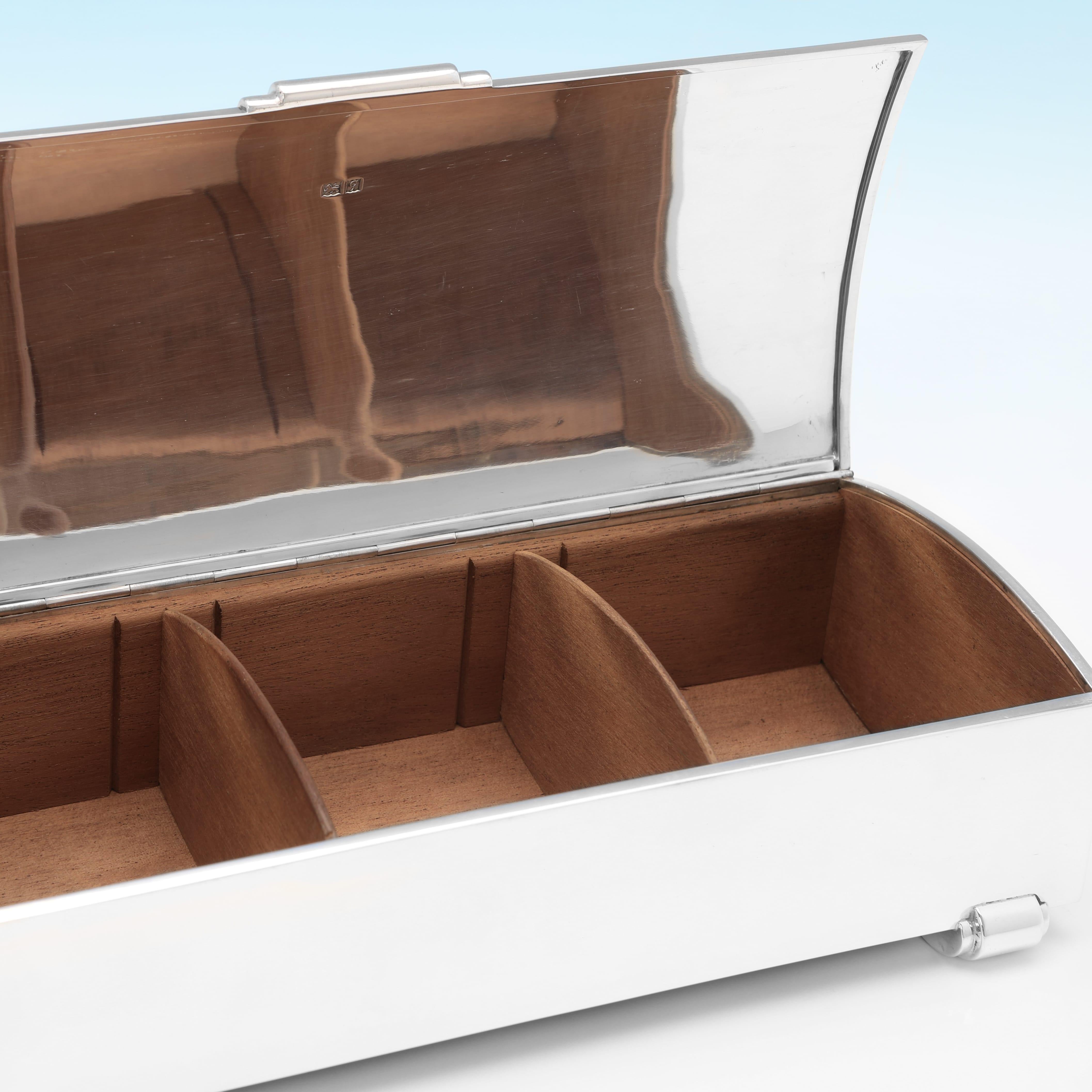 Mid-Century moderno Modernist Elizabeth II Sterling Silver Cigarette Box by W.H. Manton, 1956 in vendita