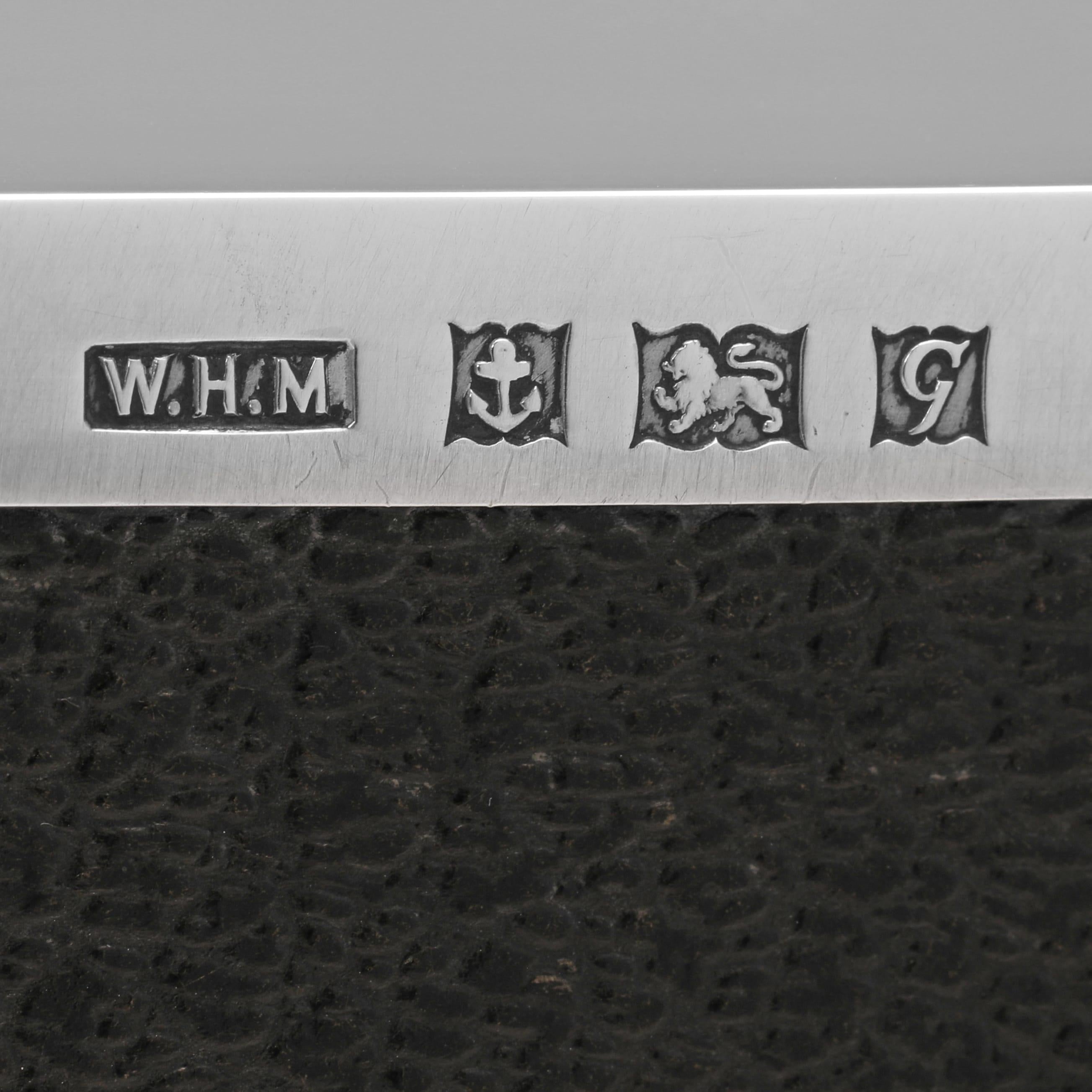 Argento 925 Modernist Elizabeth II Sterling Silver Cigarette Box by W.H. Manton, 1956 in vendita