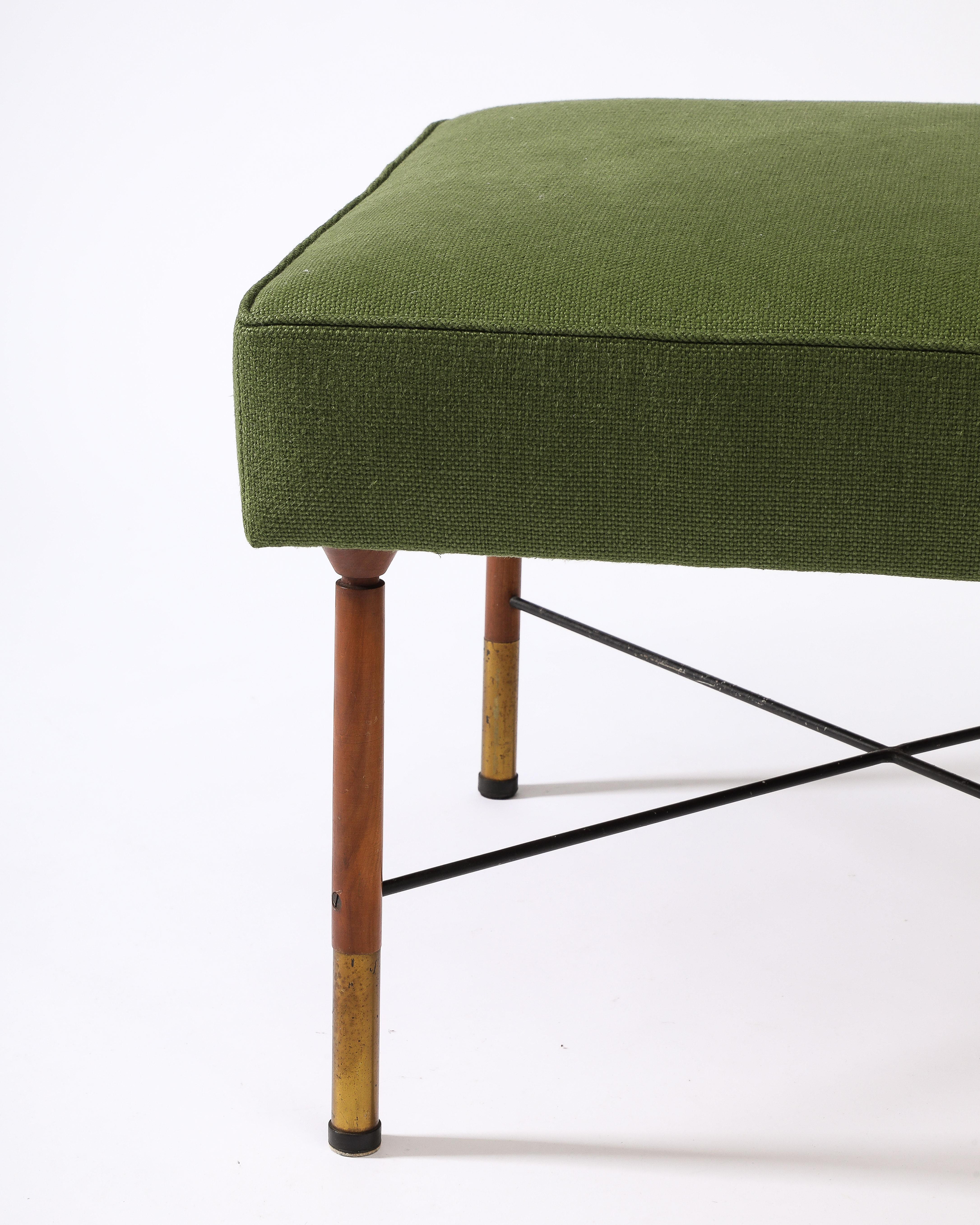 Tabouret/ottoman moderniste en orme, laiton et lin, Italie, vers 1960 en vente 7