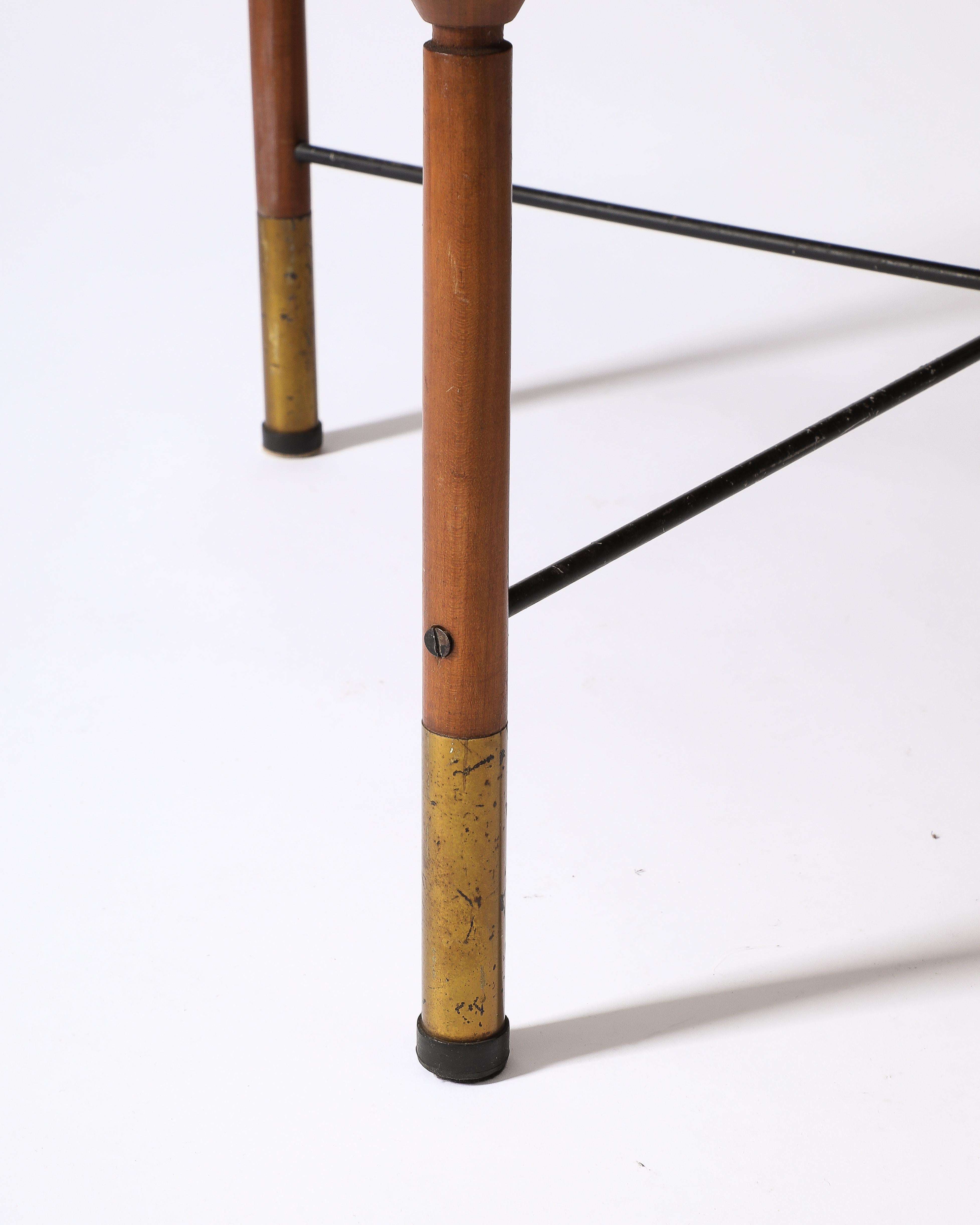 Tabouret/ottoman moderniste en orme, laiton et lin, Italie, vers 1960 en vente 8