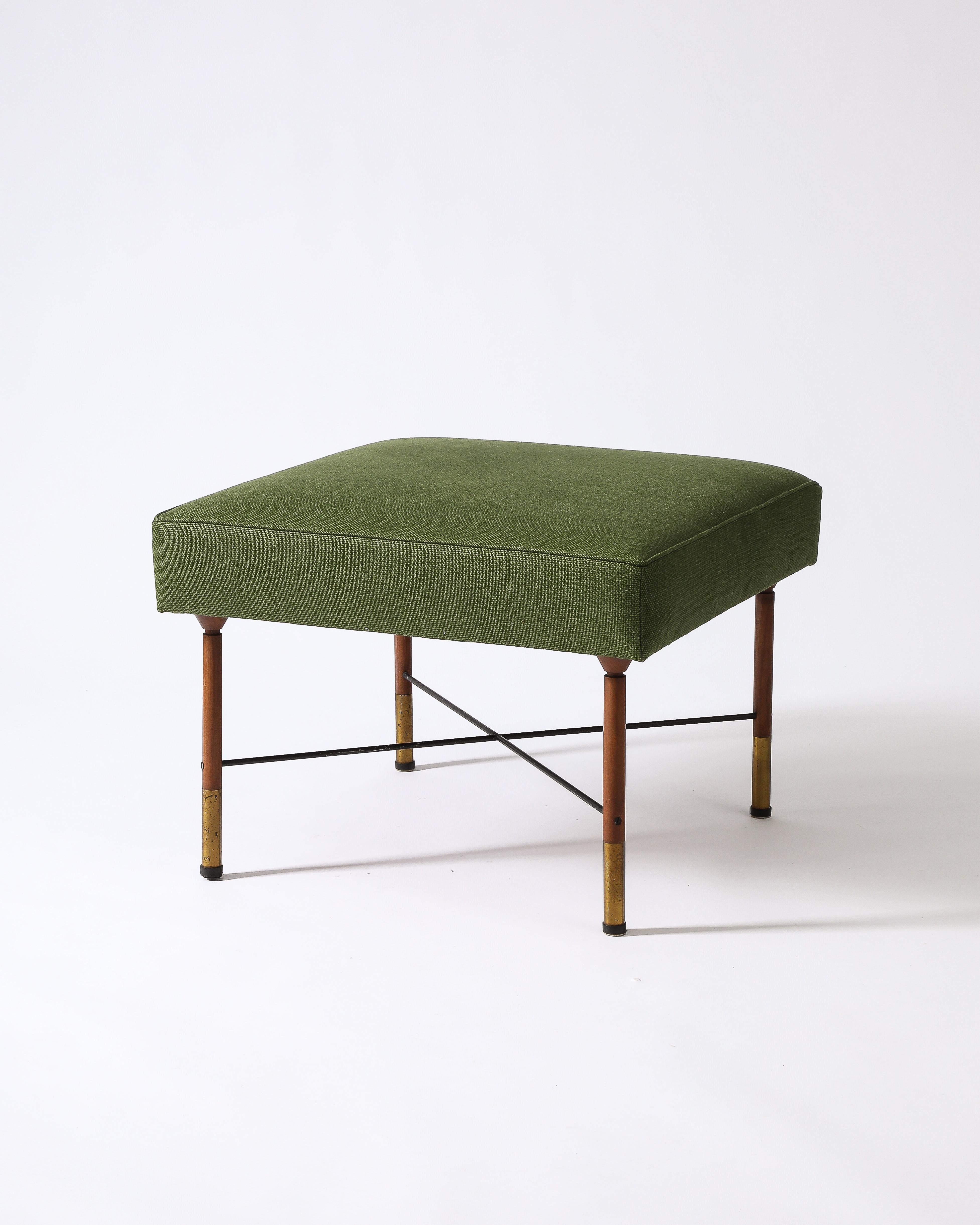 Laiton Tabouret/ottoman moderniste en orme, laiton et lin, Italie, vers 1960 en vente