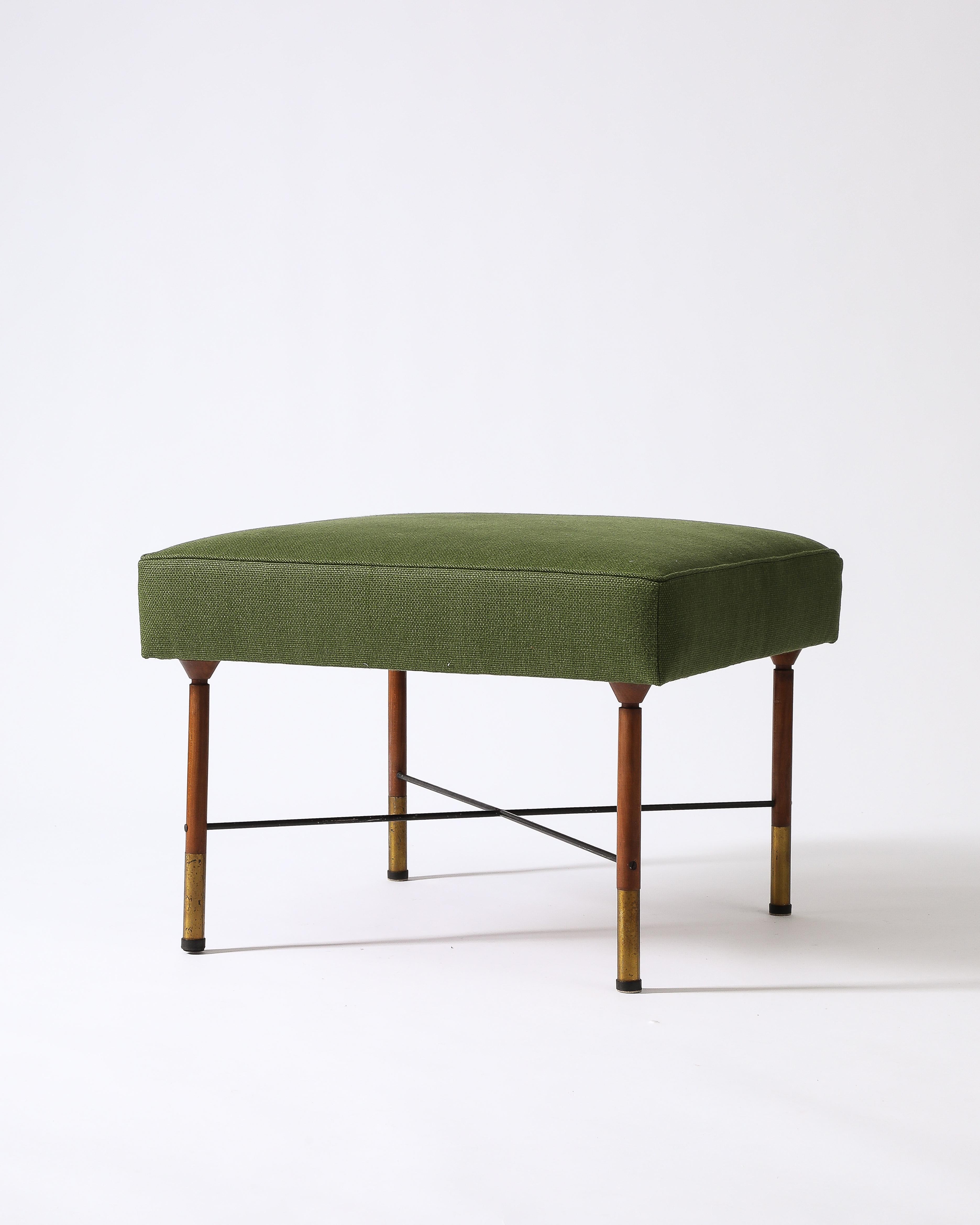 Tabouret/ottoman moderniste en orme, laiton et lin, Italie, vers 1960 en vente 1