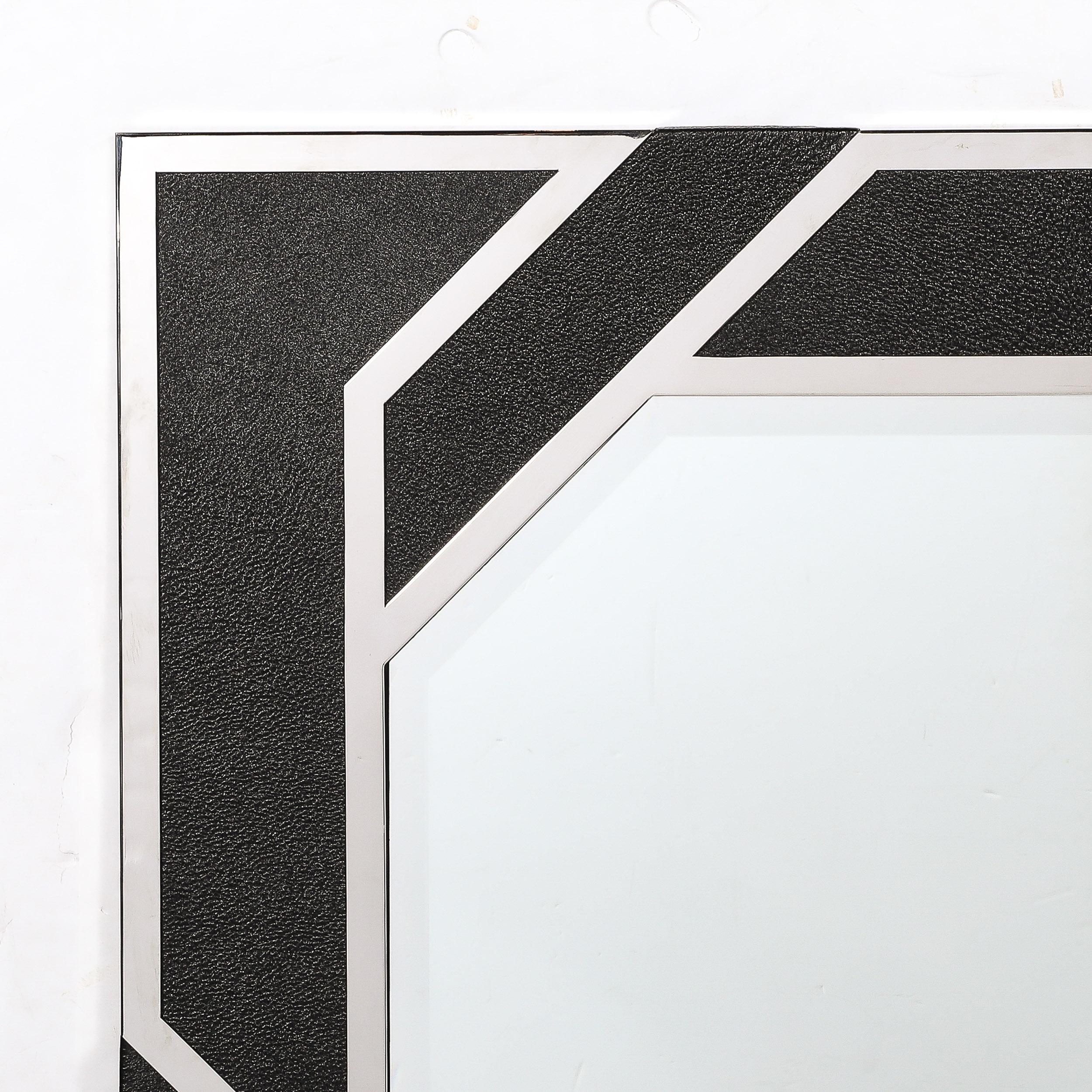 Miroir géométrique moderniste en cuir embossé et chrome de forme spirale par Lorin Marsh Excellent état - En vente à New York, NY