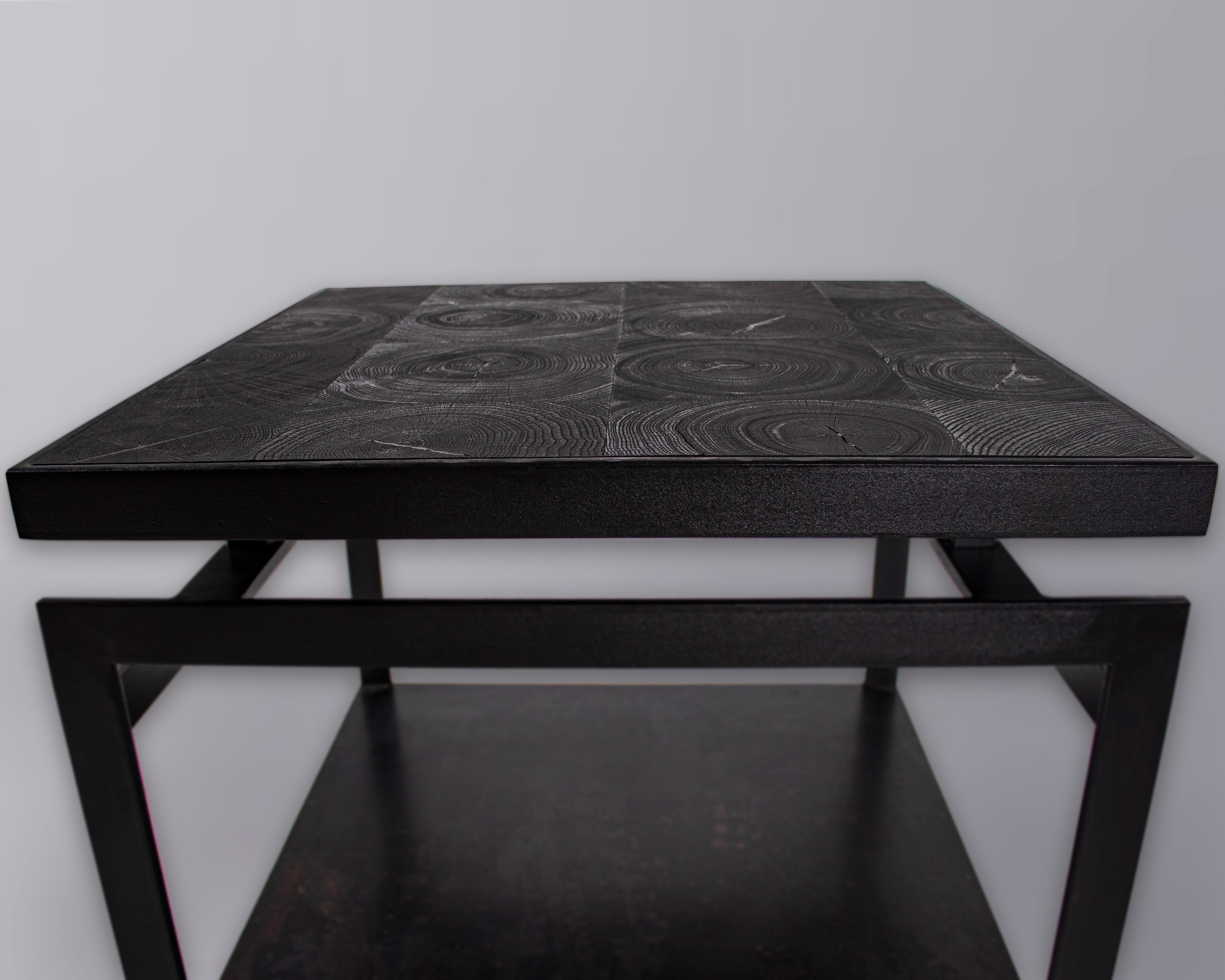 Modernistischer Beistelltisch mit Regal (Rustikal) im Angebot
