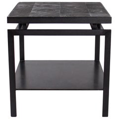 Table d'appoint moderniste avec étagère