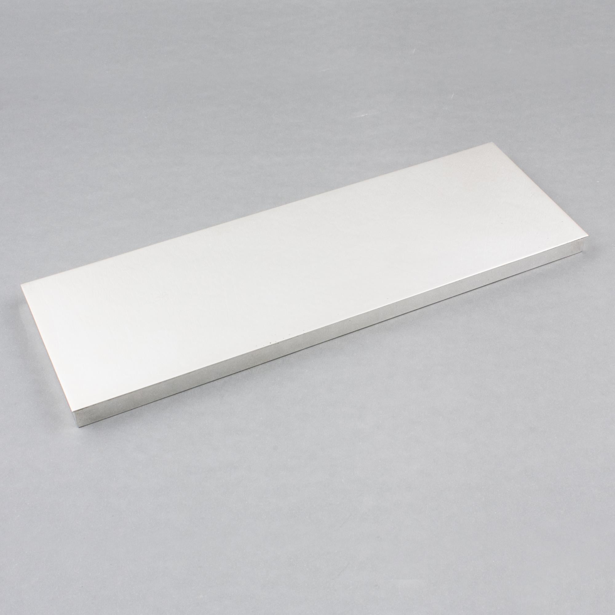 Scatola modernista extra-lunga e piatta in argento, circa 1960 in vendita 1