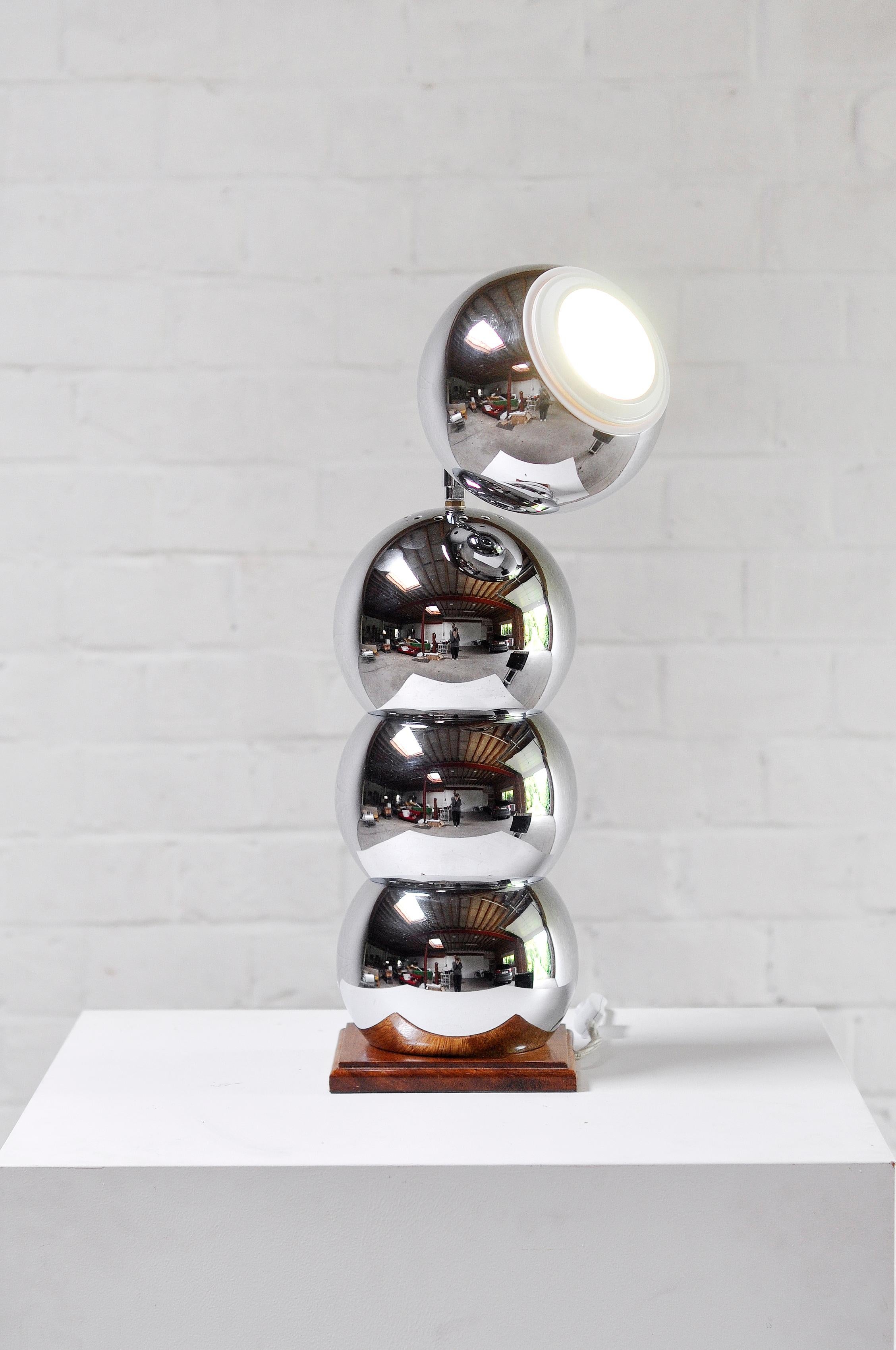 Modernist 'eyeball' Chrome Lamp With Wooden Base, France 1960's In Good Condition For Sale In Zwijndrecht, Antwerp