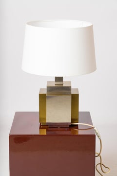 Lampada da tavolo modernista in ottone e acciaio sfaccettato, attrib. Romeo Rega - Italia, anni '70