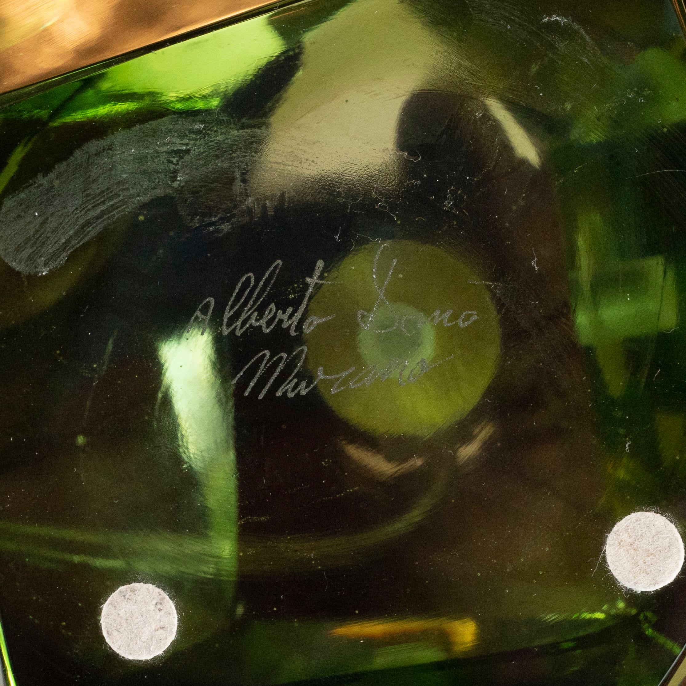 Facettierte Lampe aus mundgeblasenem Muranoglas in Smaragd mit Messingbeschlägen im modernistischen Stil im Angebot 2