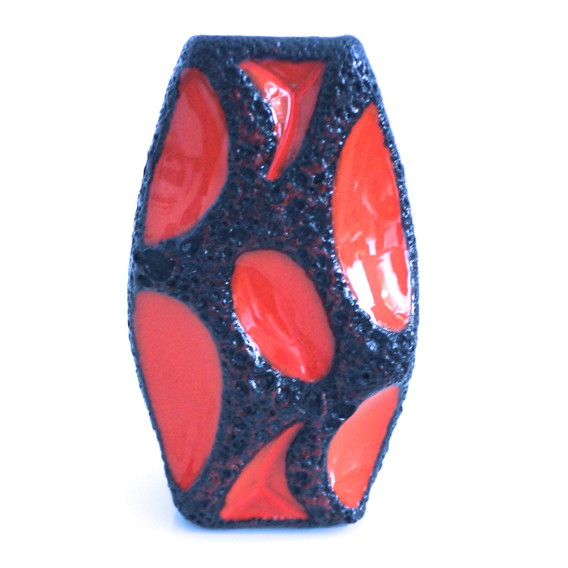 Modernist Fat Lava Ceramic Vases by Roth Banjo 313 and Lozenge 309 Vases, 1970s (Keramik) im Angebot