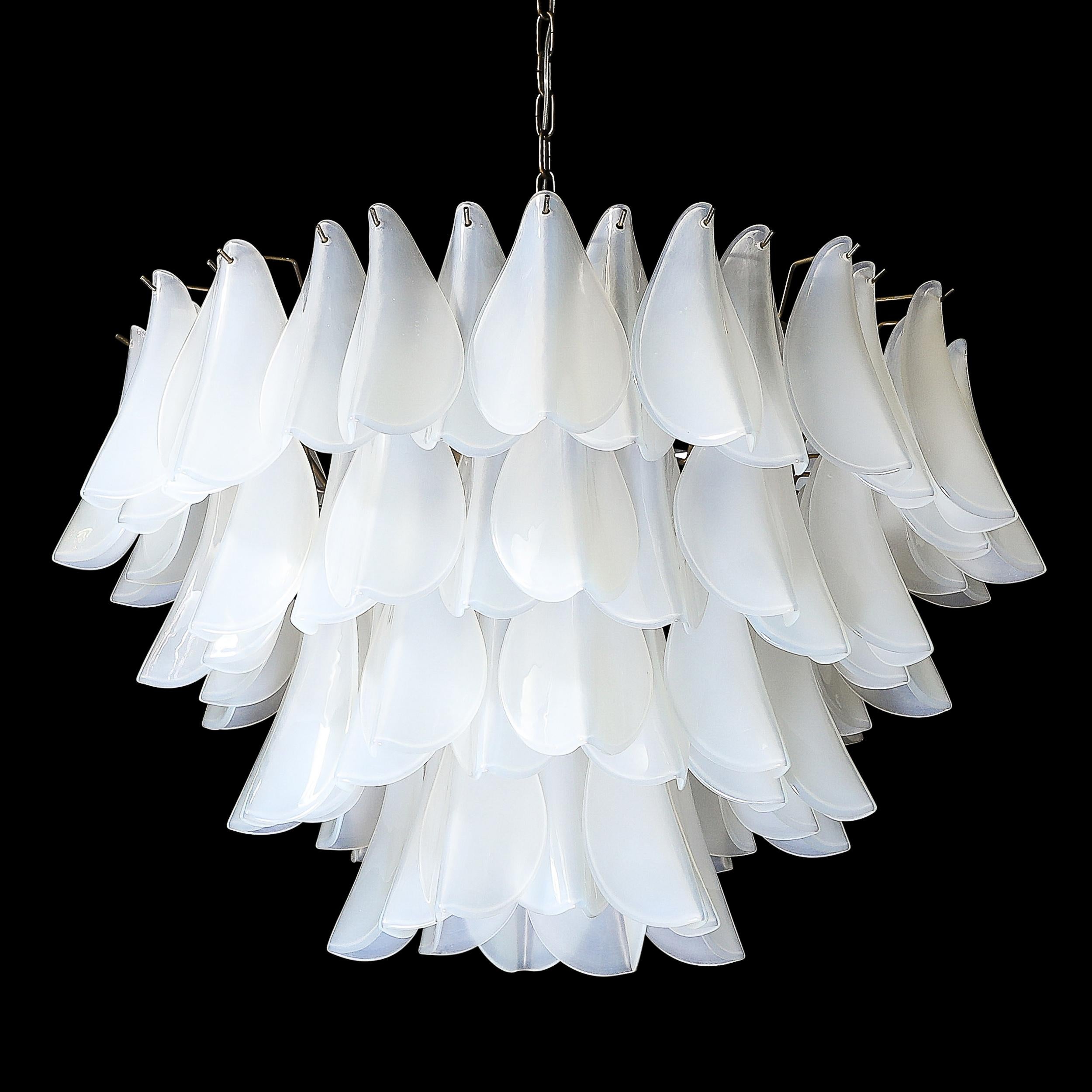 Lampadario a piuma modernista in vetro opalescente di Murano e bronzo oliato in vendita 4