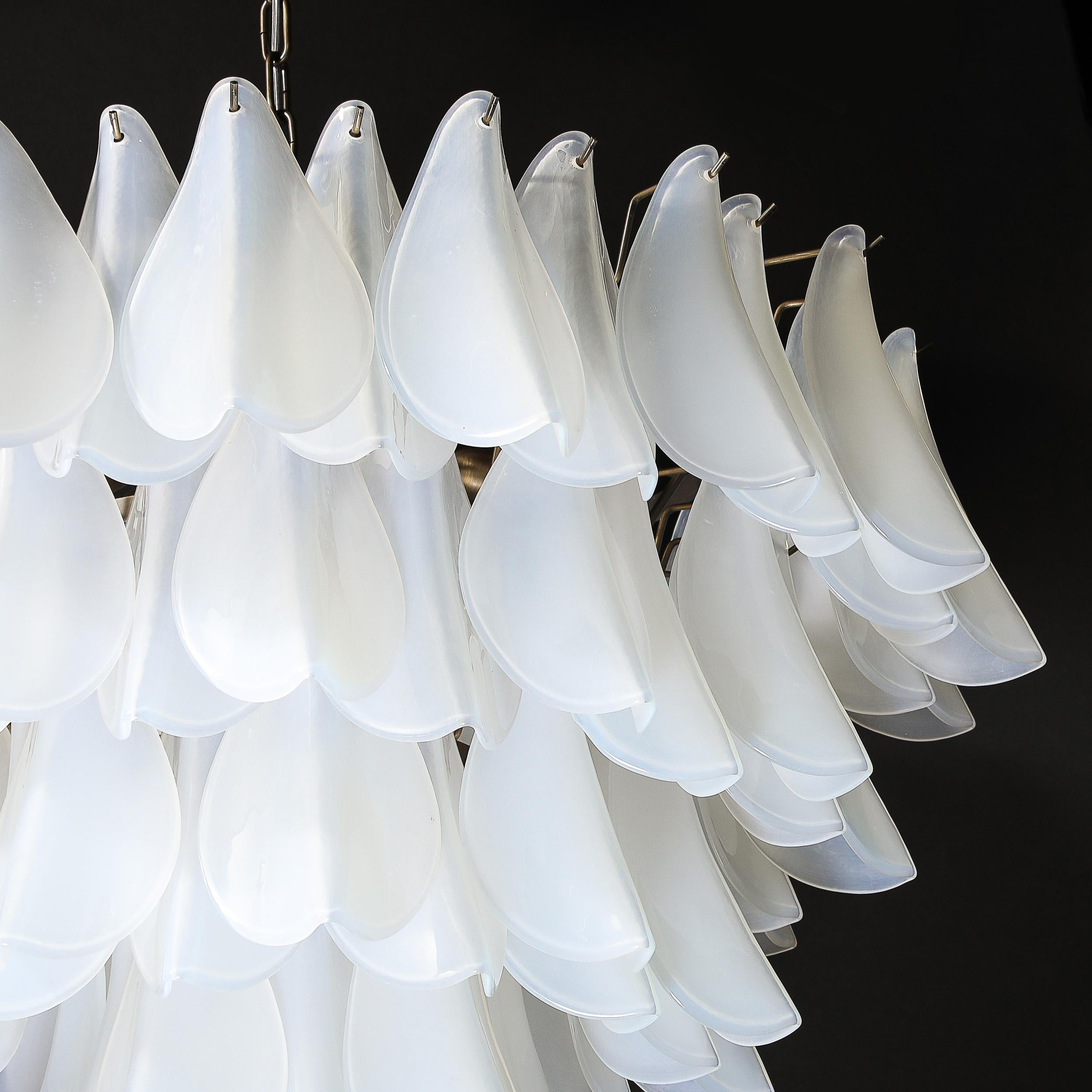 Lampadario a piuma modernista in vetro opalescente di Murano e bronzo oliato in vendita 6
