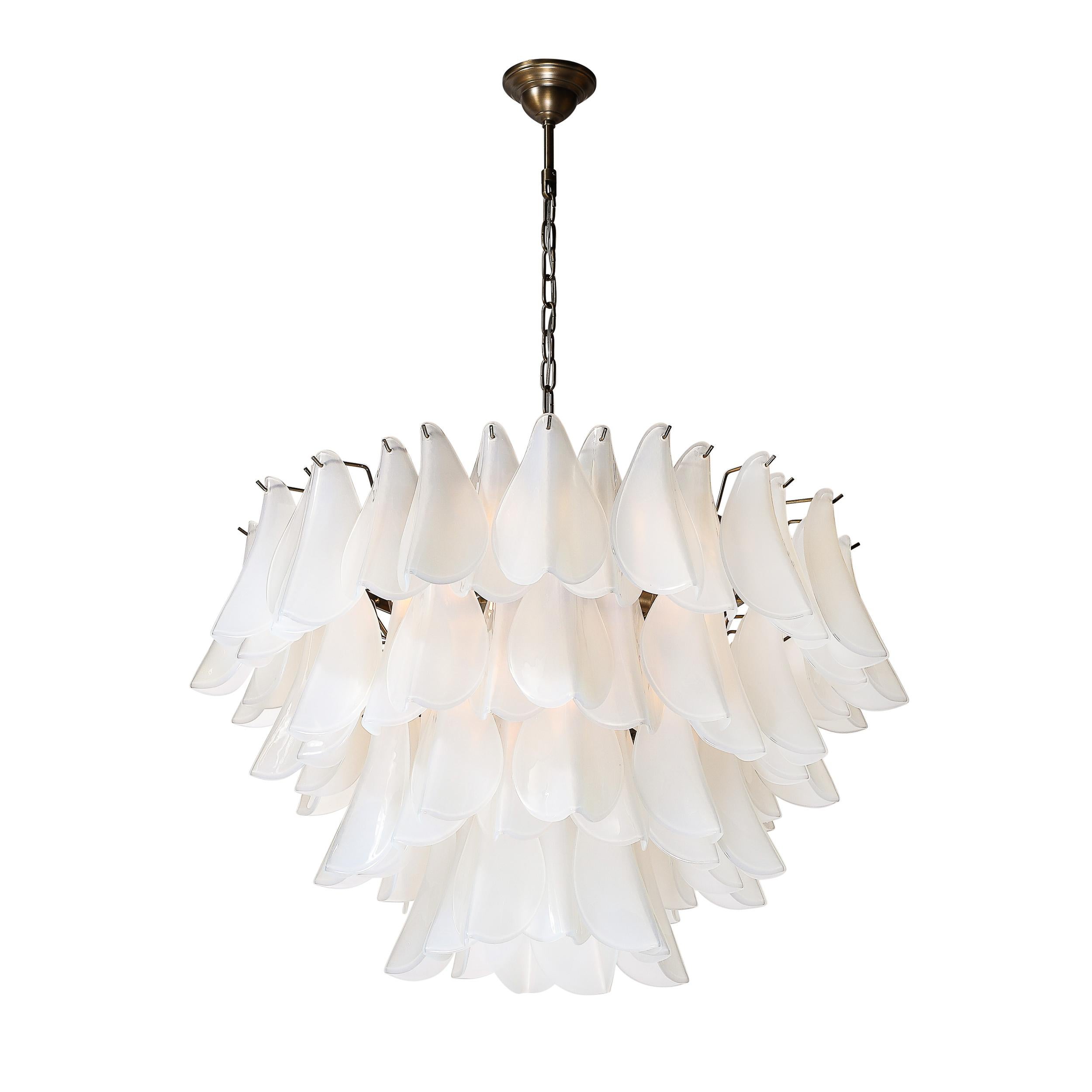 Moderno Lampadario a piuma modernista in vetro opalescente di Murano e bronzo oliato in vendita