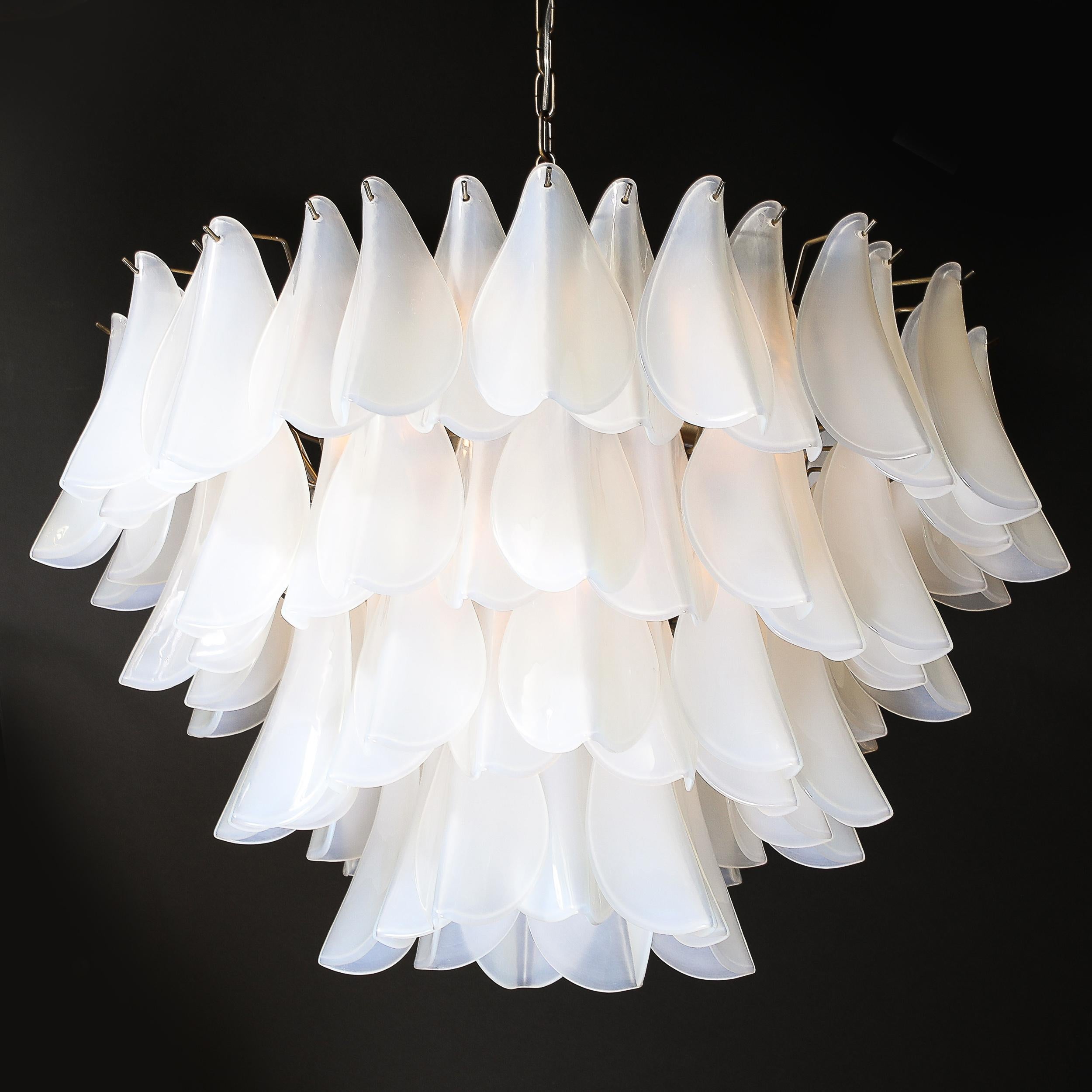 Lampadario a piuma modernista in vetro opalescente di Murano e bronzo oliato in vendita 2