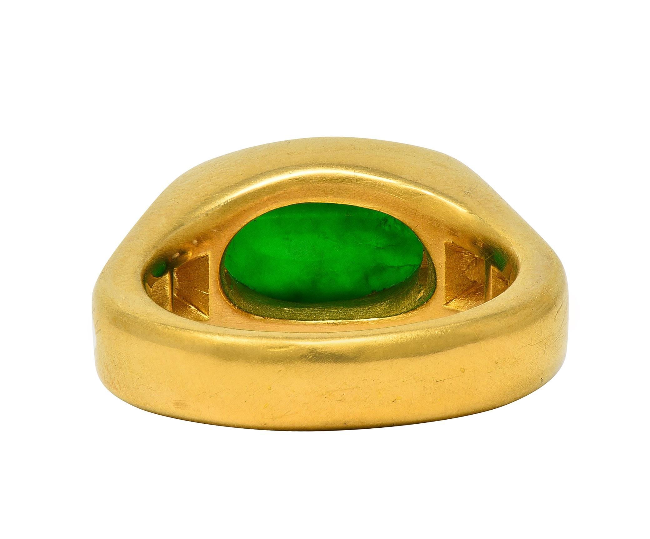Taille cabochon Bague cannelée moderniste Fei Cui en or jaune 18 carats avec diamants et jadéite en vente