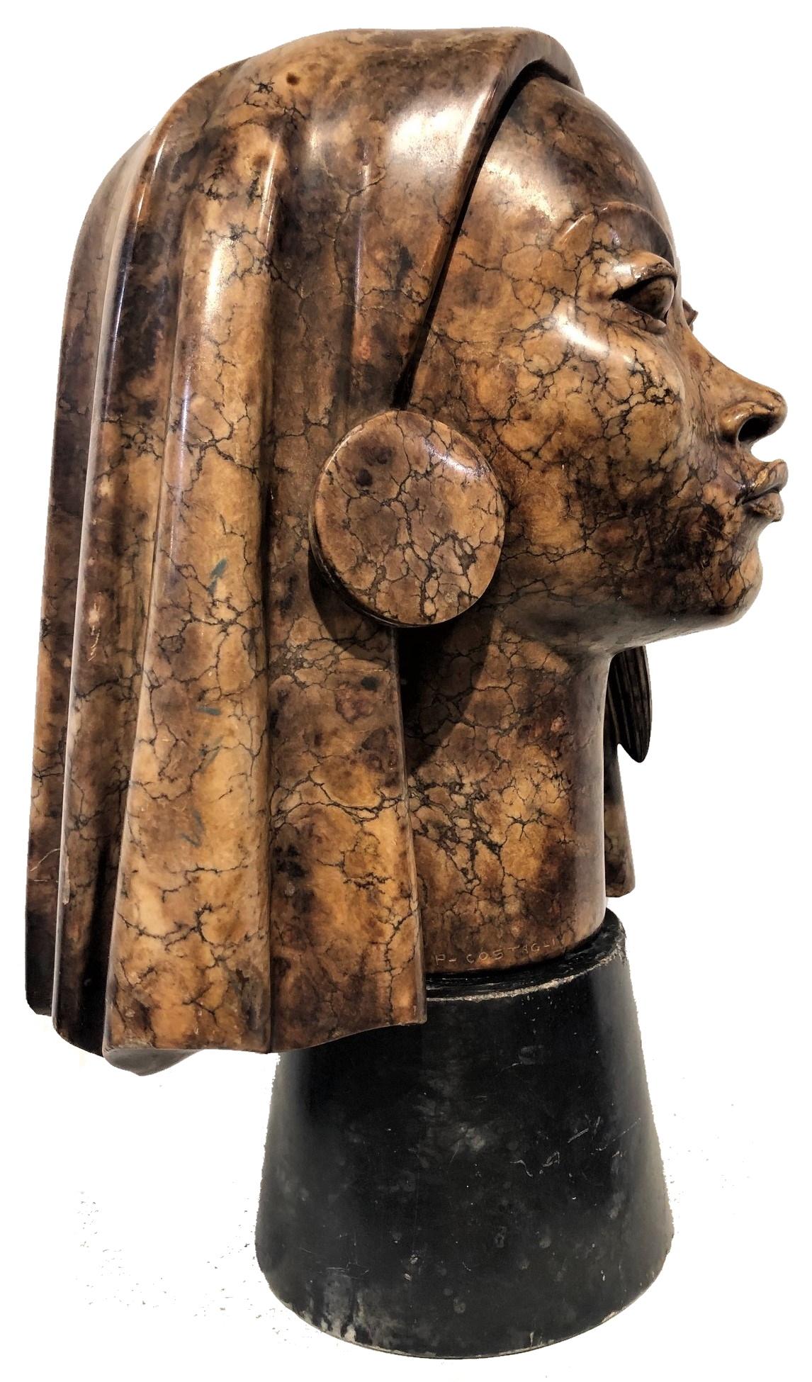 Buste de tête féminine moderniste en marbre de P. Costagli, XXe siècle Bon état - En vente à New York, NY