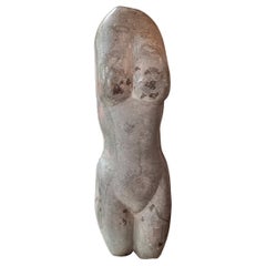Torso femenino modernista