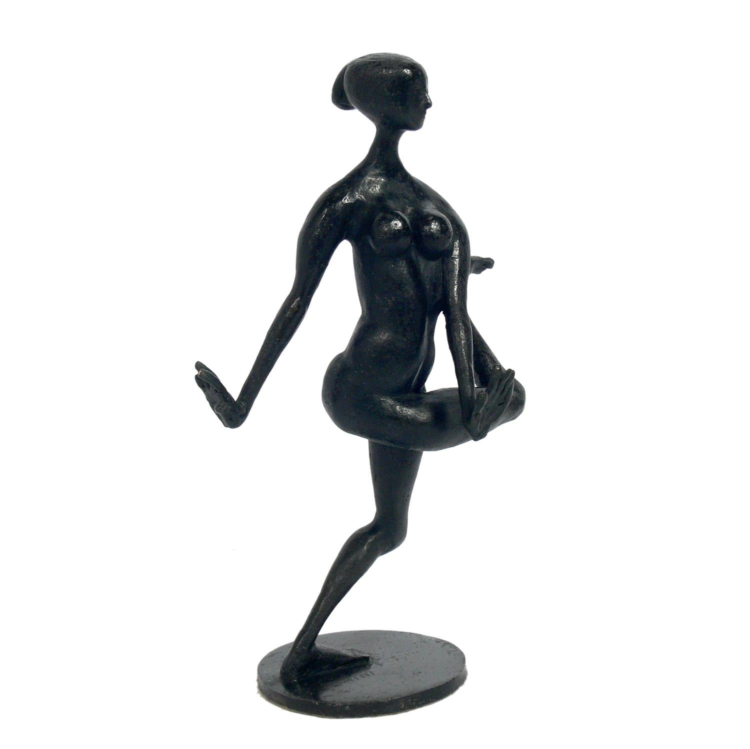 Modernistische figurale Bronzeskulpturen von Hugo Daini, Italiener, 1919-1976. Diese Skulpturen stammen wahrscheinlich aus den 1950er Jahren. Die stehende Figur misst 13 