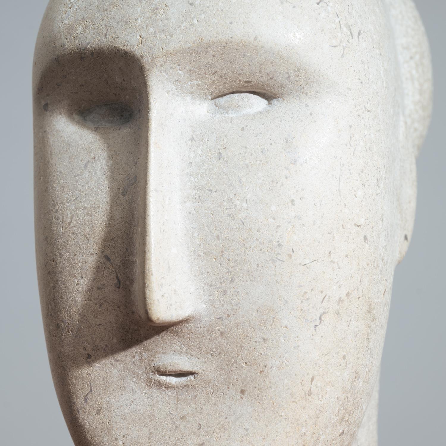 Modernist figurative sculpture bust in sandstone For Sale 4