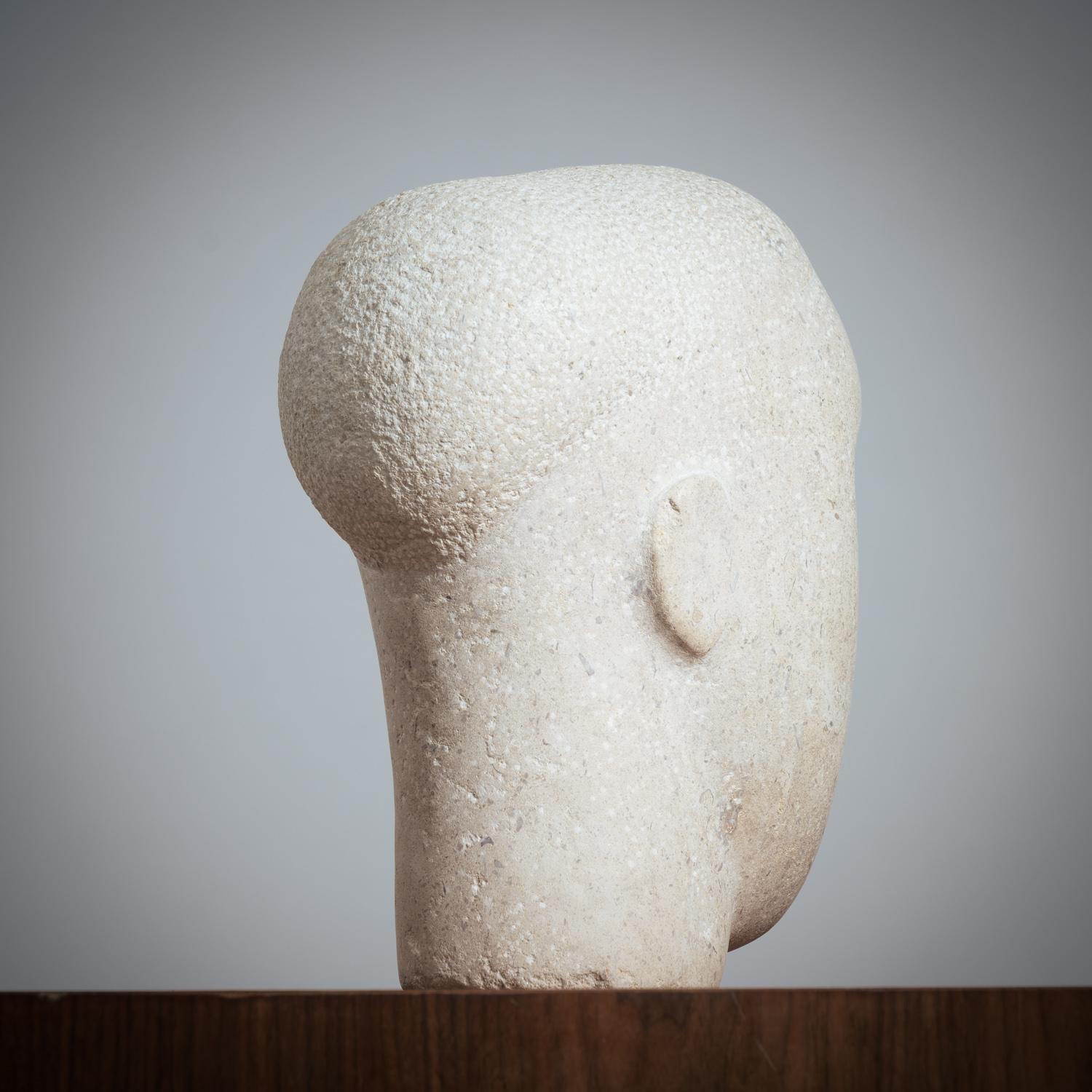 Modernist figurative sculpture bust in sandstone For Sale 1
